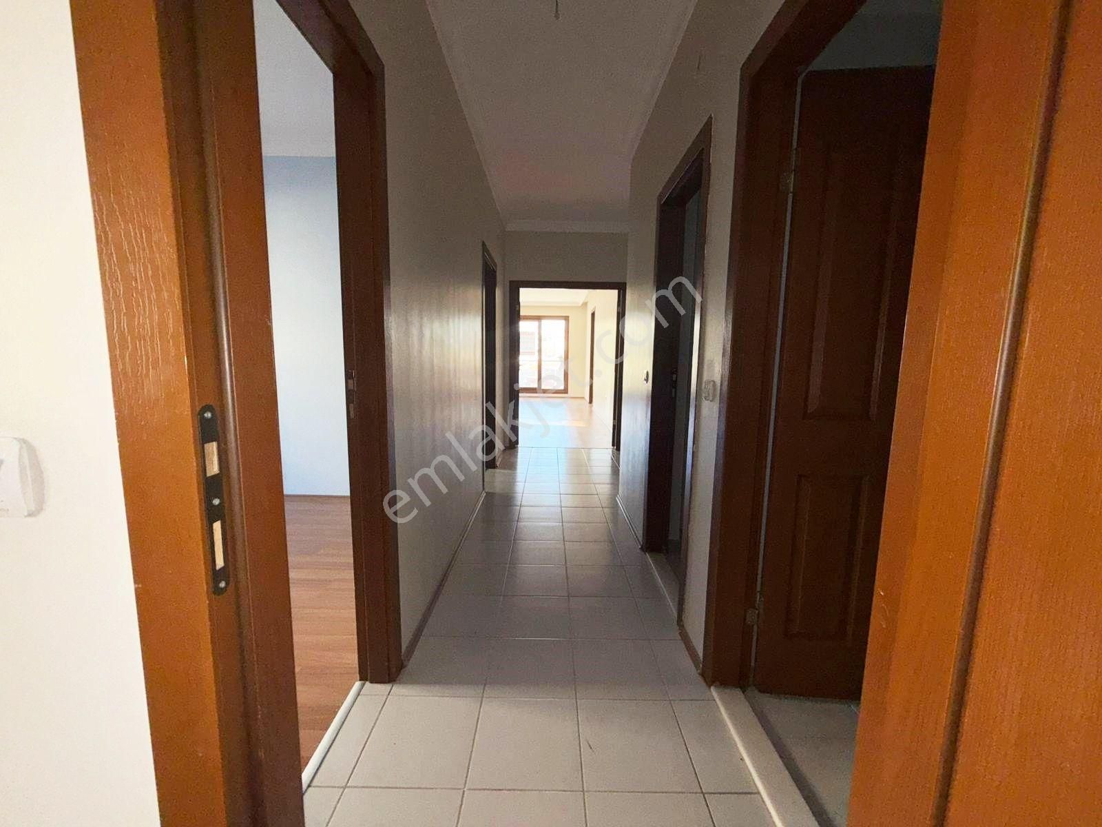 Yozgat Bulvarı Üzerinde Ara Katta 4+1 Ferah Yapılı Geniş Daire - Görsel 24