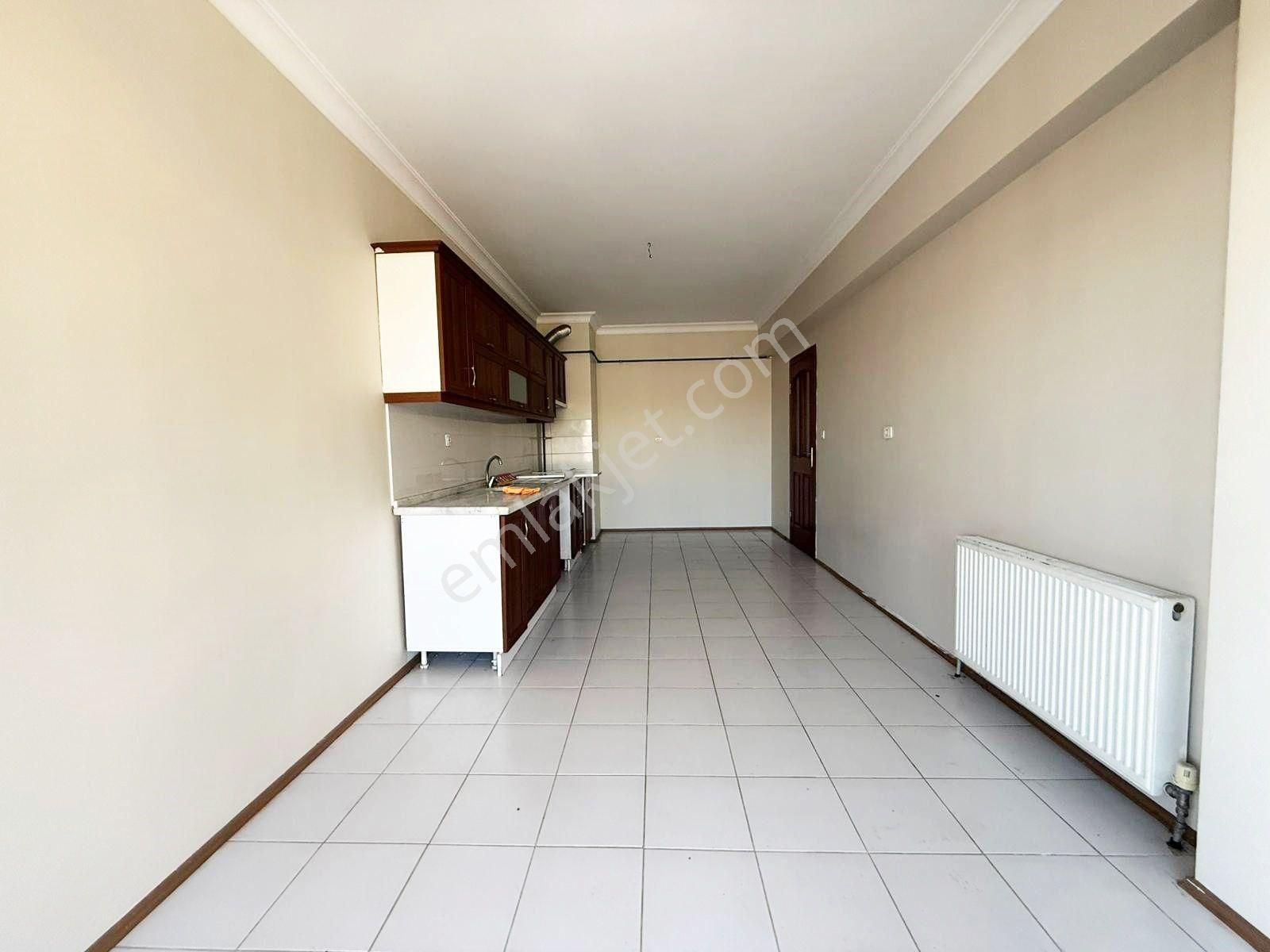 Yozgat Bulvarı Üzerinde Ara Katta 4+1 Ferah Yapılı Geniş Daire - Görsel 3