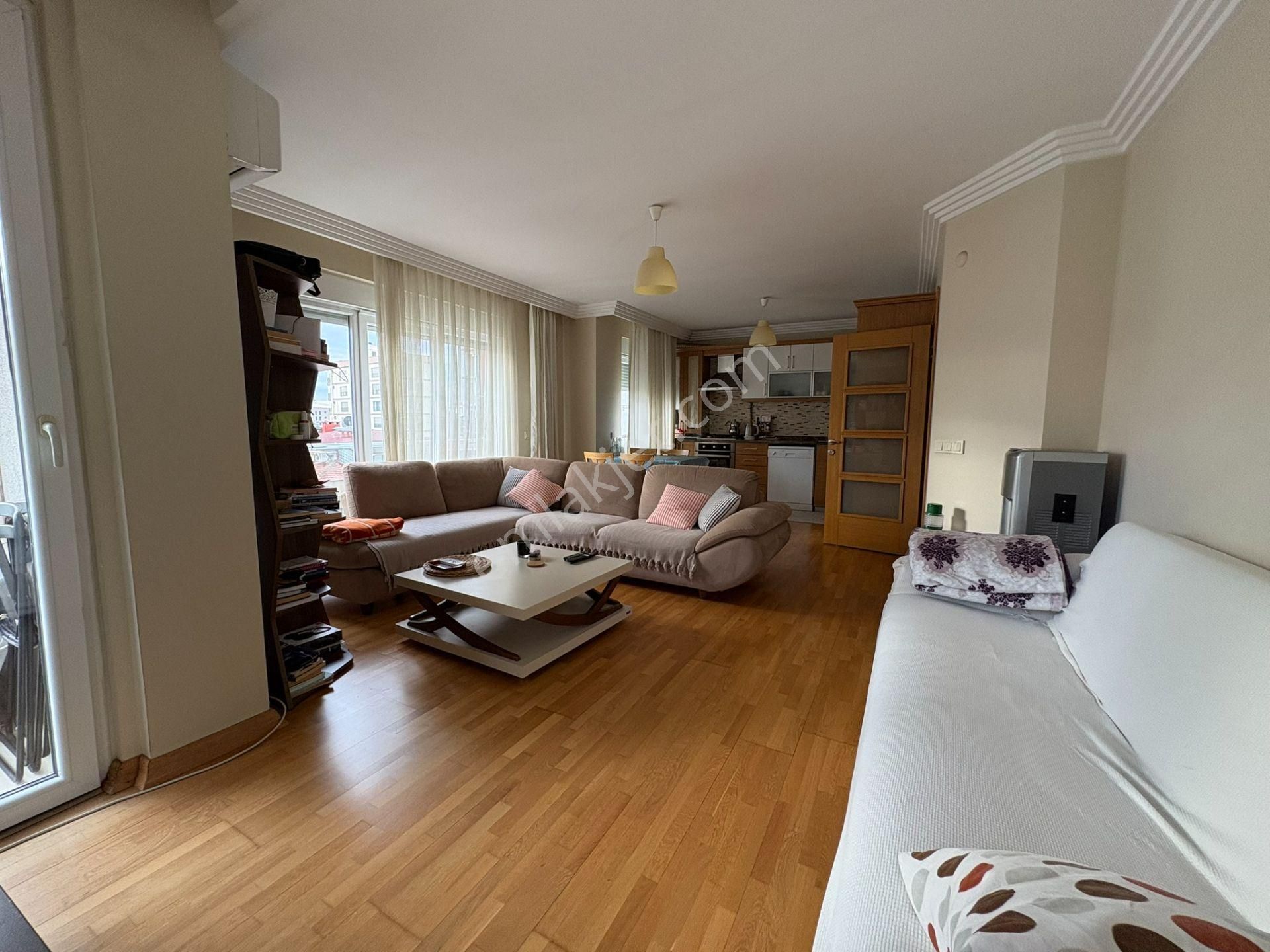 Bostancıda Minibüs Cad. Marmaray Ve Sahile Yakın 2+1 7o M² Net - Görsel 4