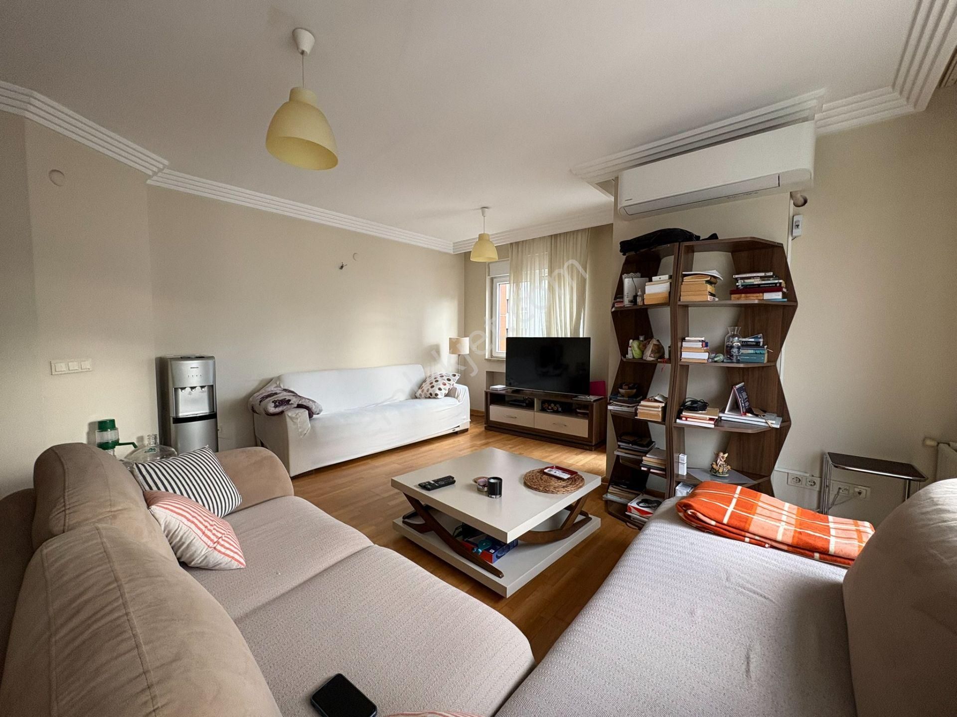 Bostancıda Minibüs Cad. Marmaray Ve Sahile Yakın 2+1 7o M² Net - Görsel 3