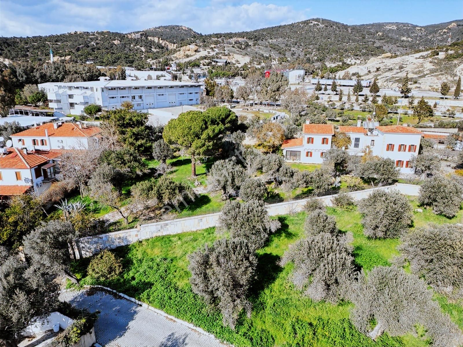 Foça'da 3650 M2 Arsa İçerisinde Satılık Malikane - Görsel 11