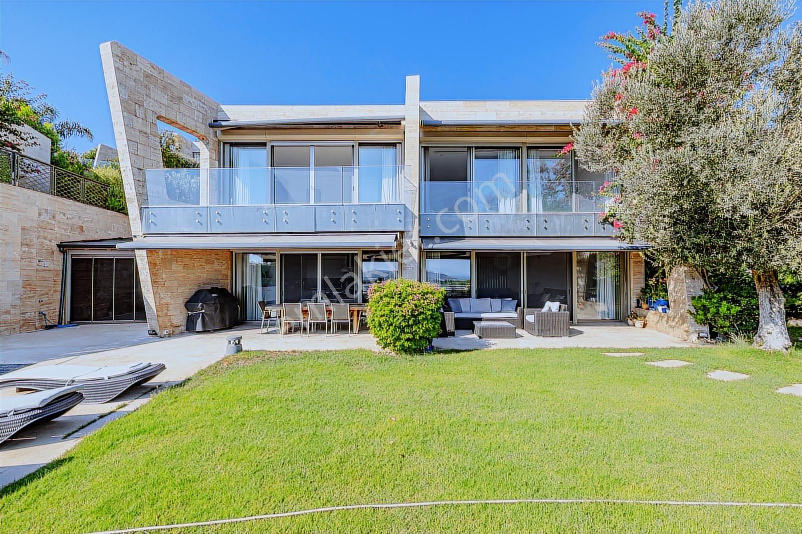 Bodrumun Zirvesinde Bir Başyapıt Kale Ve Ege Denizi Manzaralı