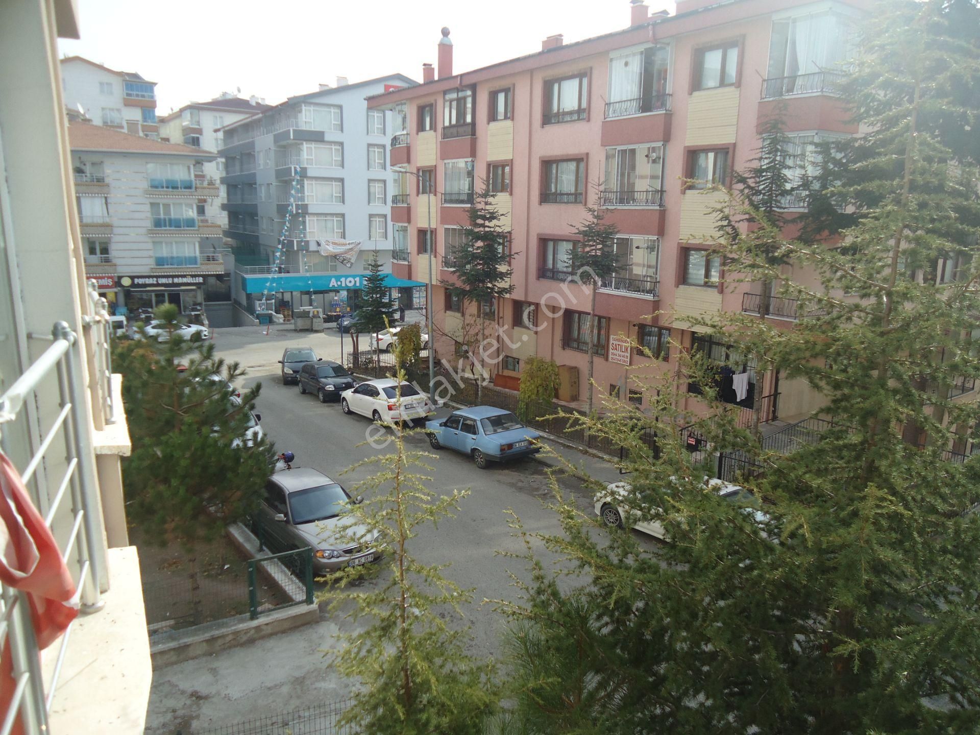 Krc'den Merkezi Konumda Asansörlü Katta Kiralık 3+1 Daire - Görsel 17