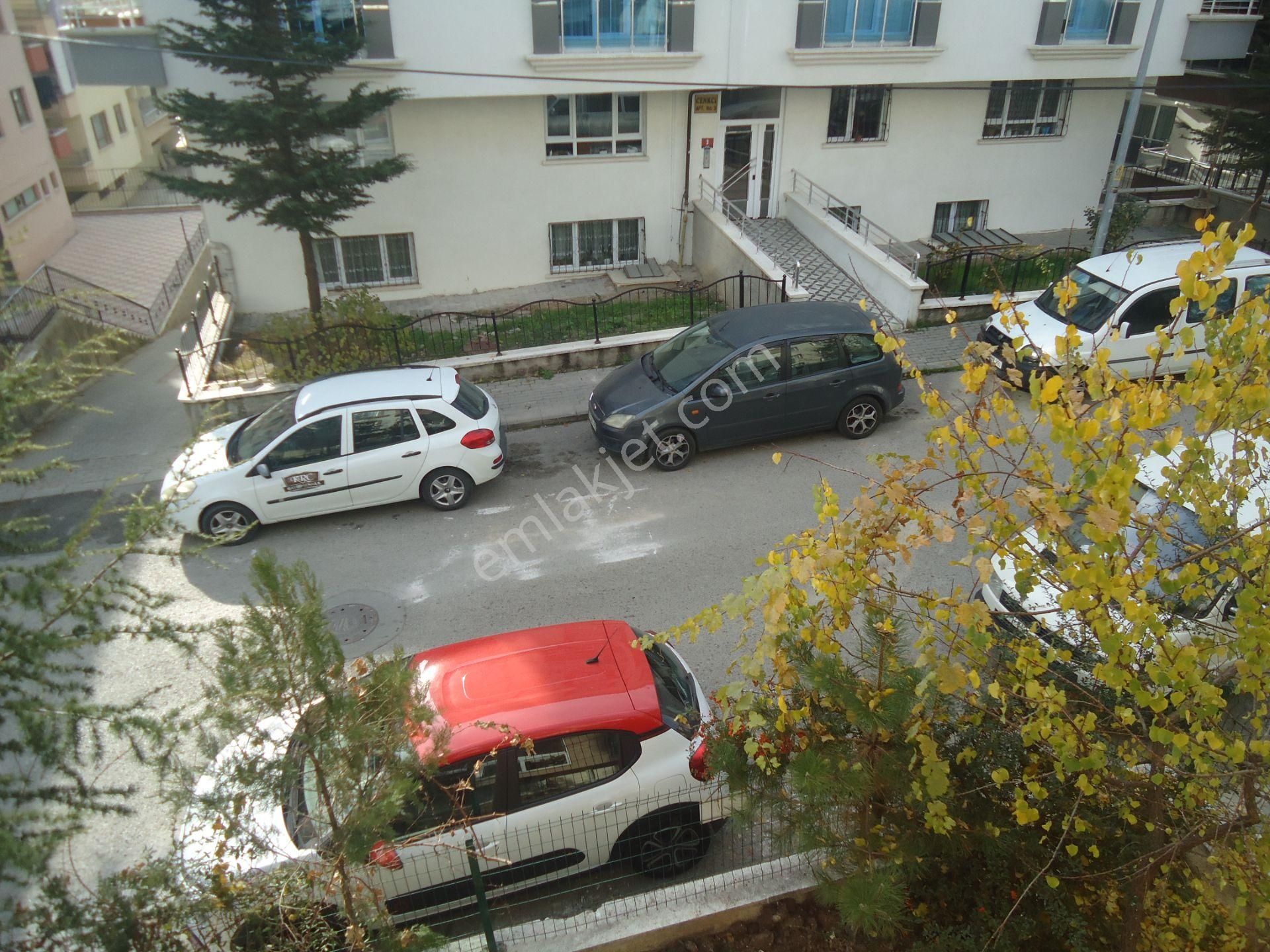 Krc'den Merkezi Konumda Asansörlü Katta Kiralık 3+1 Daire - Görsel 18