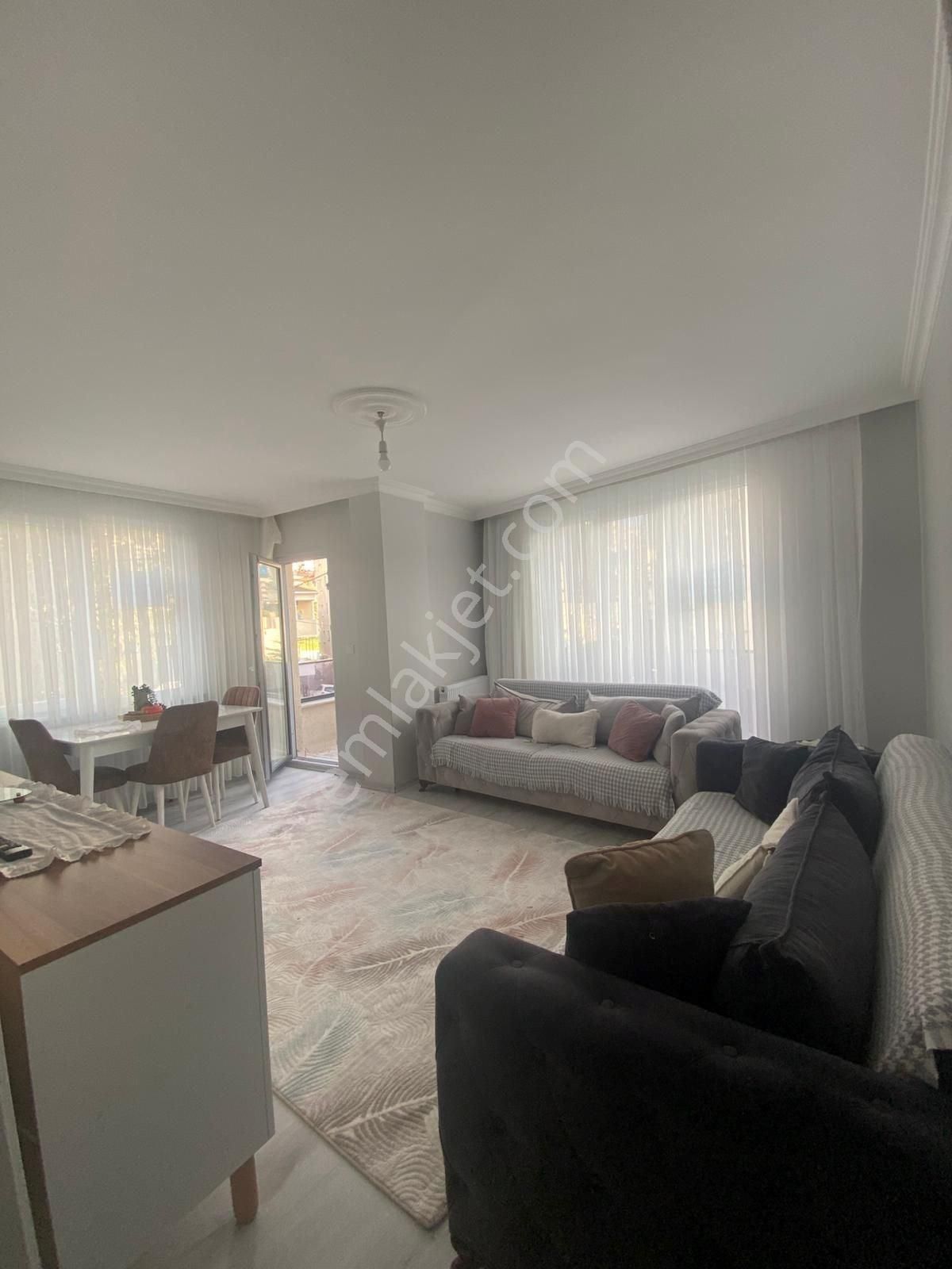 Esinti'den Zümrütevler Mahallesinde Metroya Yakın 2+1 Daire