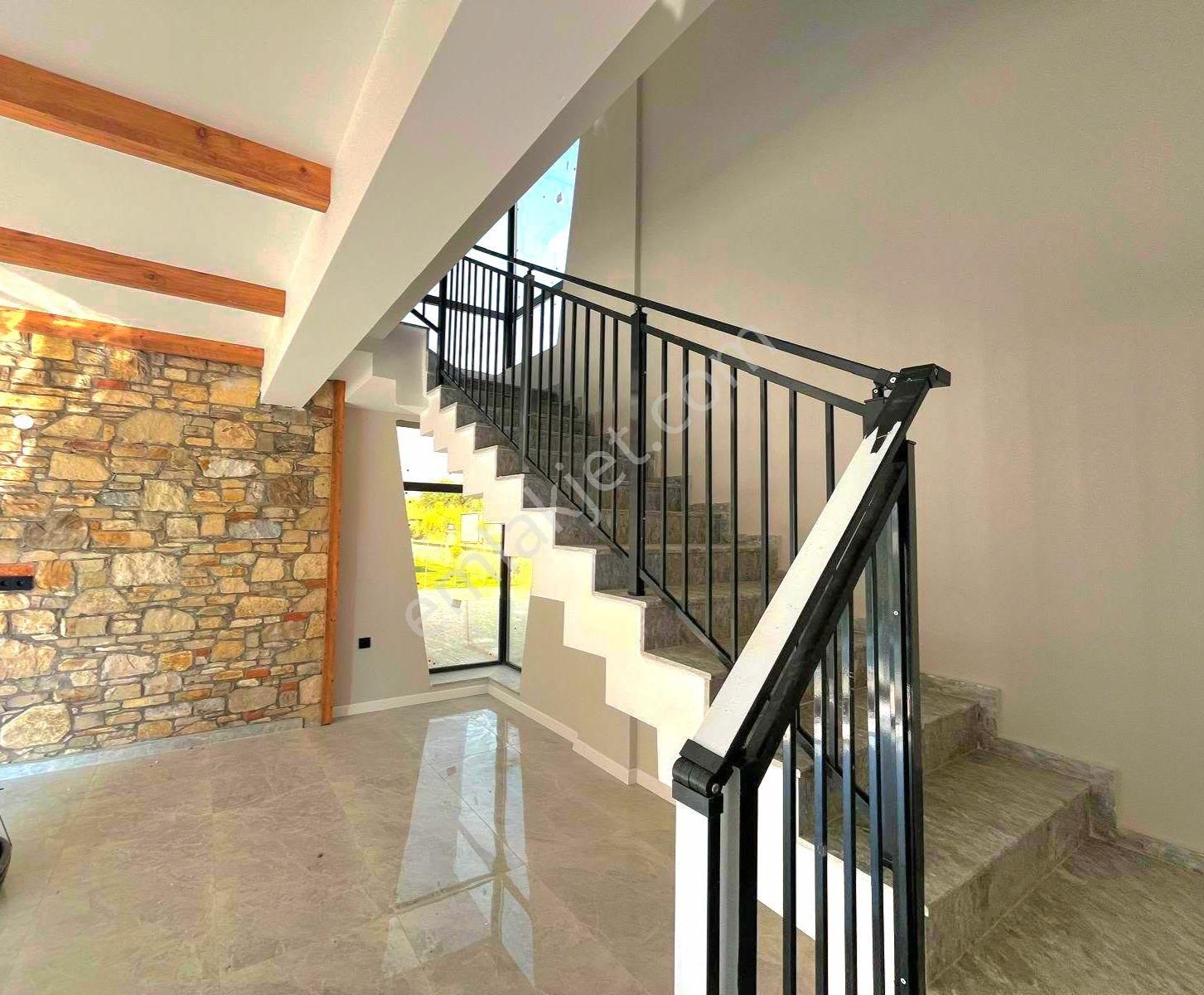 Davutlarda Köşe Konumlu Özel Havuzlu Tek Müstakil Sıfır Villa - Görsel 8