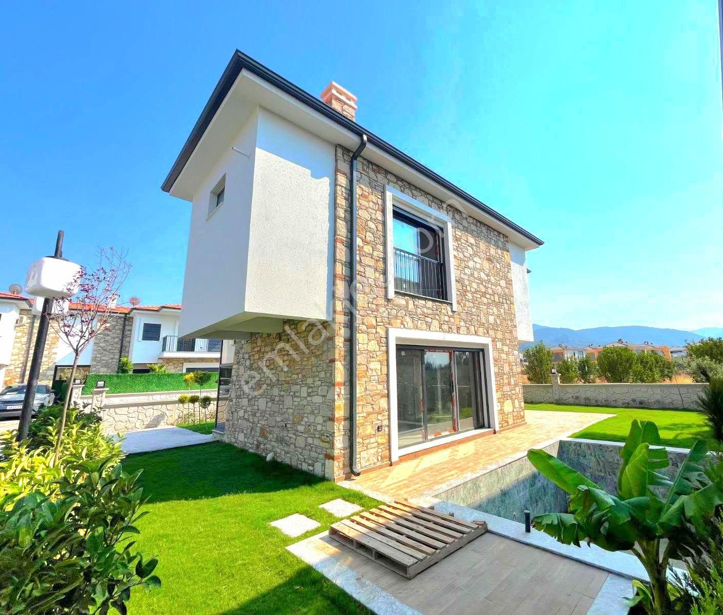 Davutlarda Köşe Konumlu Özel Havuzlu Tek Müstakil Sıfır Villa - Görsel 2