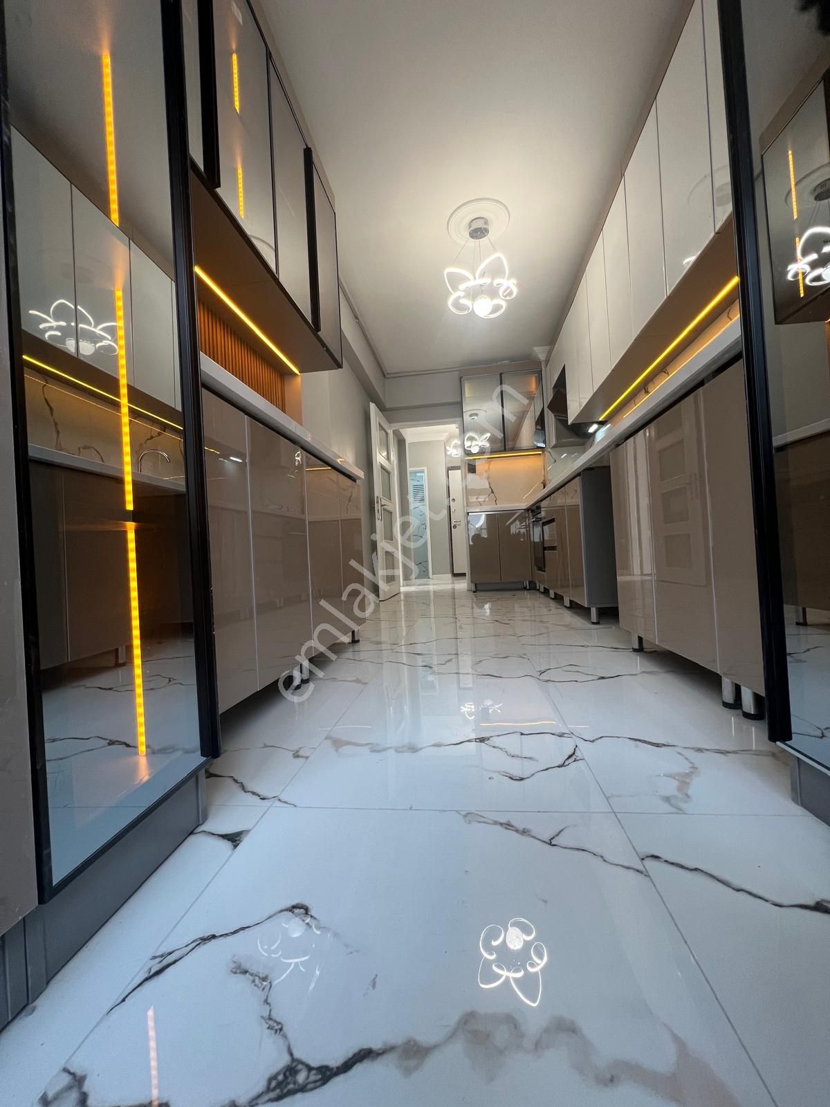 İncirli'de Cadde Üzeri Manzaralı Full+full Yapılı 3+1 Daire! - Görsel 5
