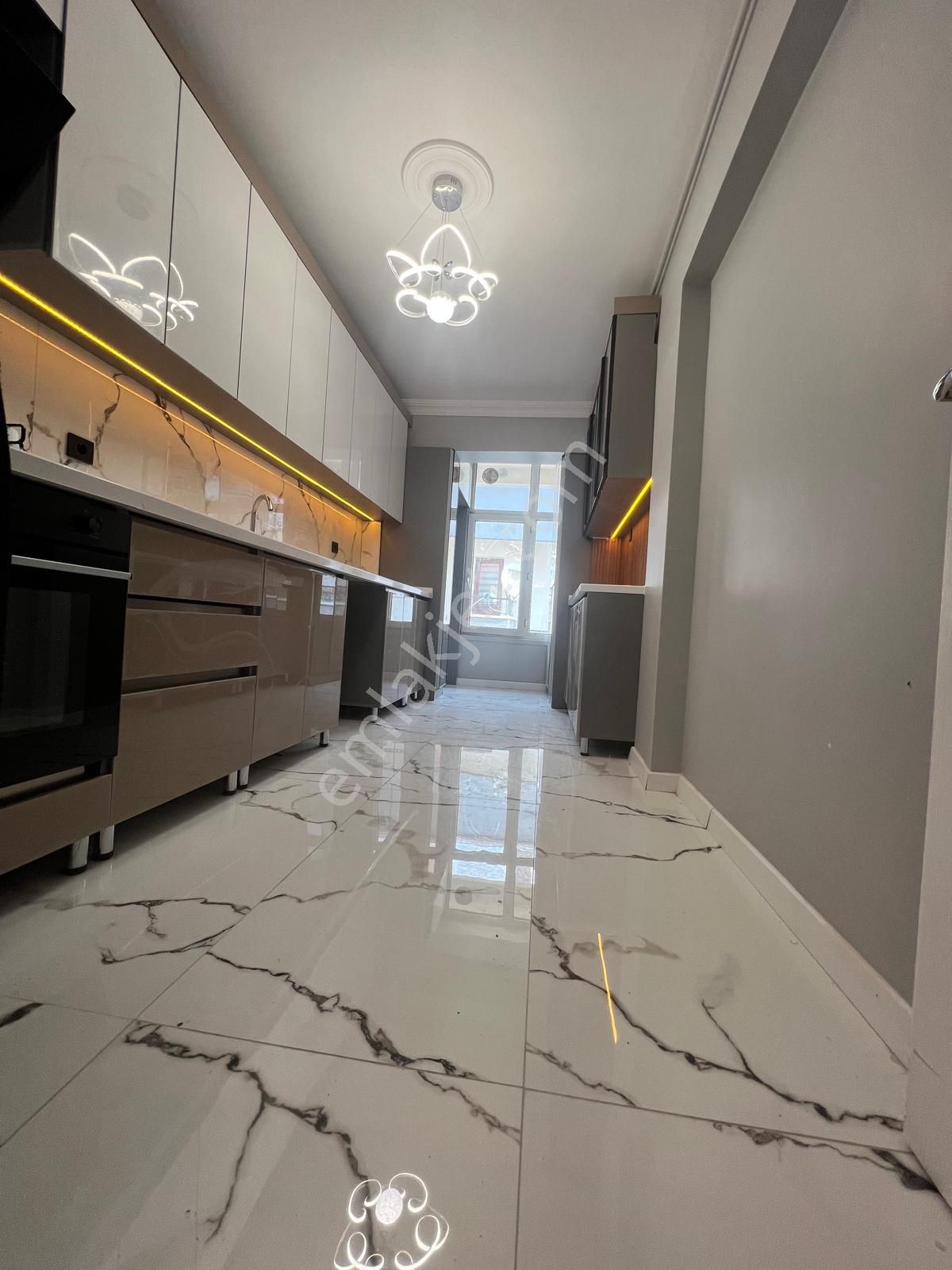 İncirli'de Cadde Üzeri Manzaralı Full+full Yapılı 3+1 Daire! - Görsel 3