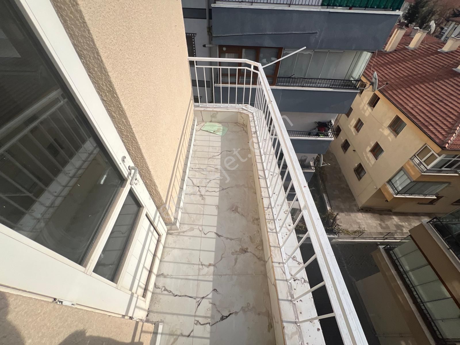 İncirli'de Cadde Üzeri Manzaralı Full+full Yapılı 3+1 Daire! - Görsel 17