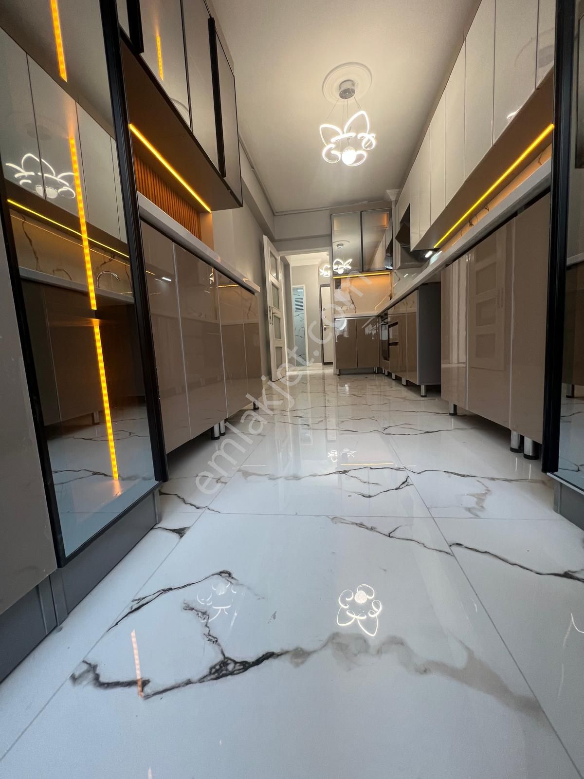 İncirli'de Cadde Üzeri Manzaralı Full+full Yapılı 3+1 Daire! - Görsel 4
