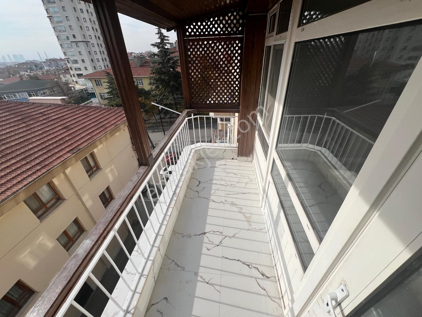 İncirli'de Cadde Üzeri Manzaralı Full+full Yapılı 3+1 Daire! - Görsel 21