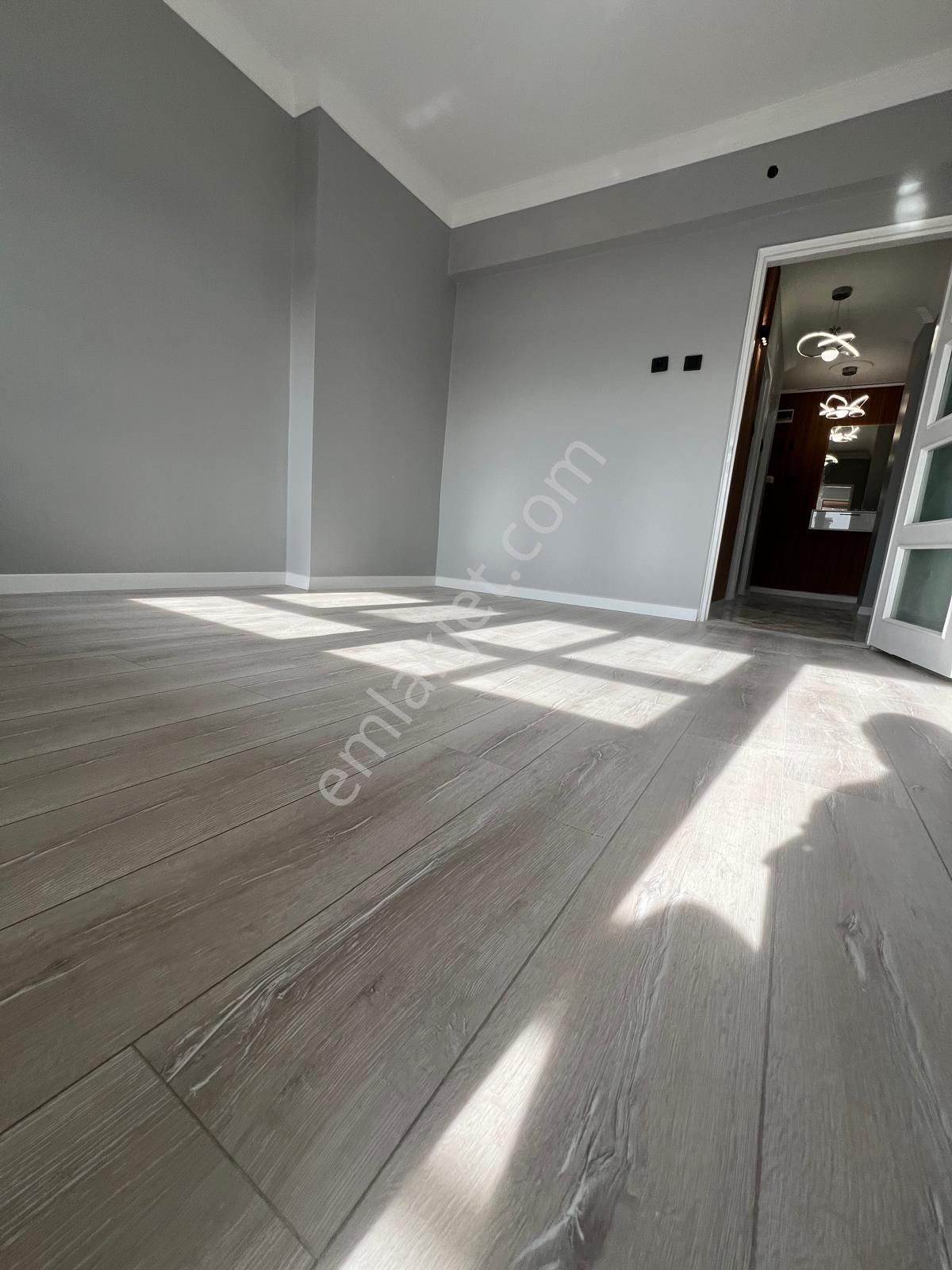 İncirli'de Cadde Üzeri Manzaralı Full+full Yapılı 3+1 Daire! - Görsel 13