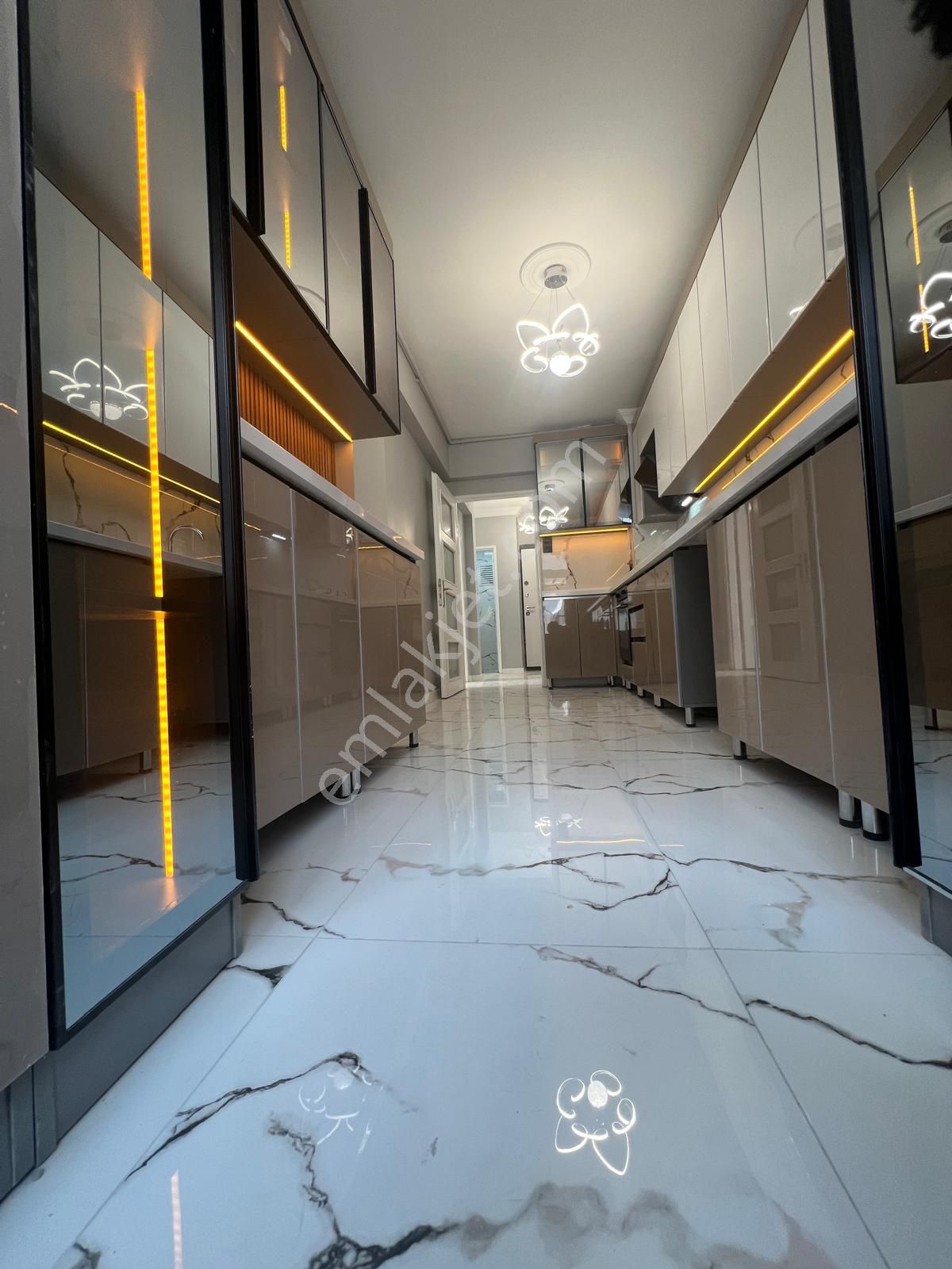 İncirli'de Cadde Üzeri Manzaralı Full+full Yapılı 3+1 Daire! - Görsel 2