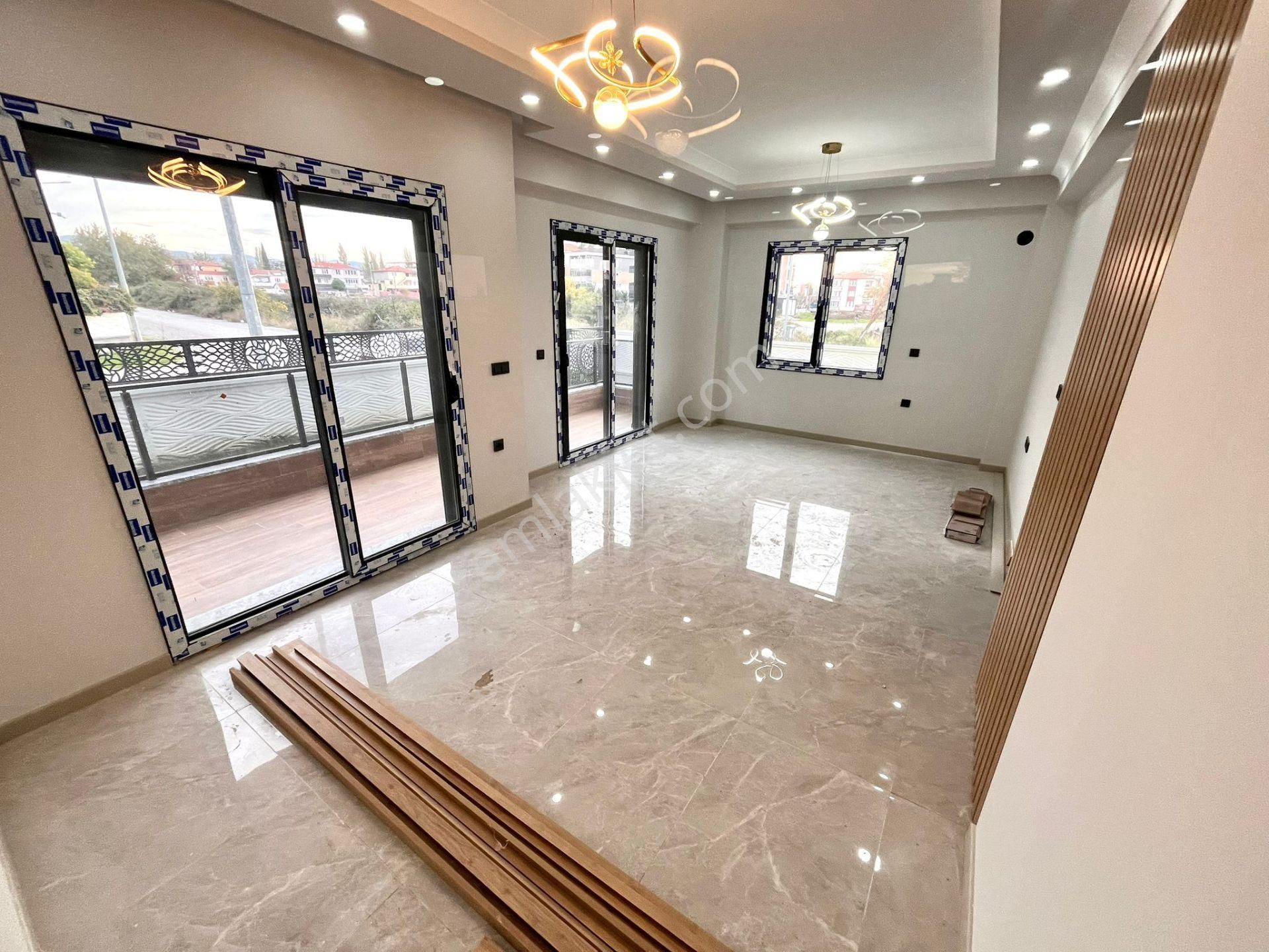 Yükselden Satılık Edremitte 'özel Otoparklı Bahçeli Ultra Lüx' 4+1 Villa - Görsel 15