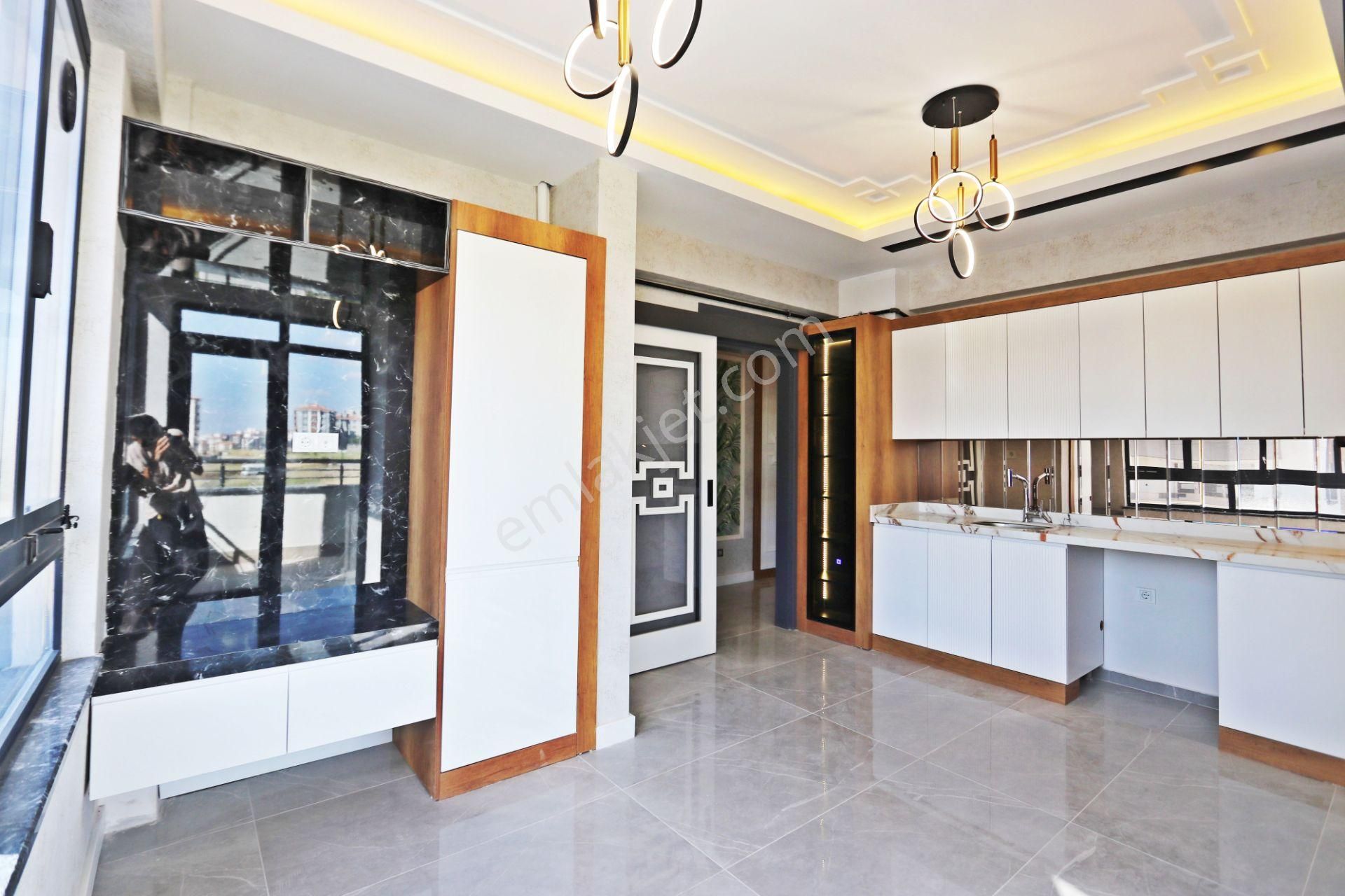 Belkız'da Modern Tasarımıyla Geniş Ultralüks 2,5+1 Daire