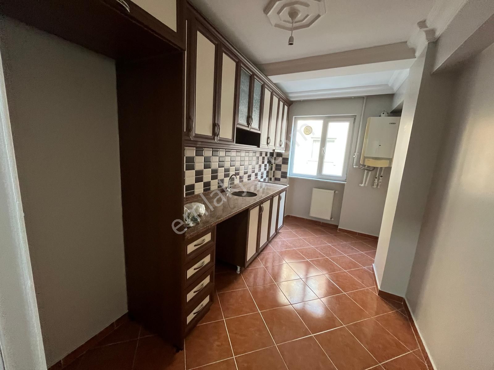 Serkan Gayrimenkulden Bahçelievler Hürriyete 2+1 85 Metre 1 Kat Güney Cepe Daire - Görsel 8