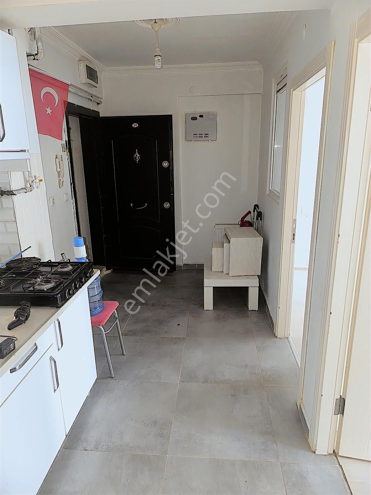 Kumlubel Mahallesinde Geniş Arakat 1+1 Kiralık Apartn Daire