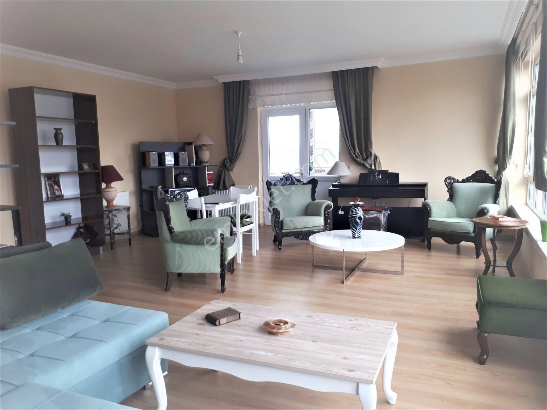 Mithatpaşa Caddesinde 130m2 3+1 Kombili Bakımlı Masrafsız Daire - Görsel 4