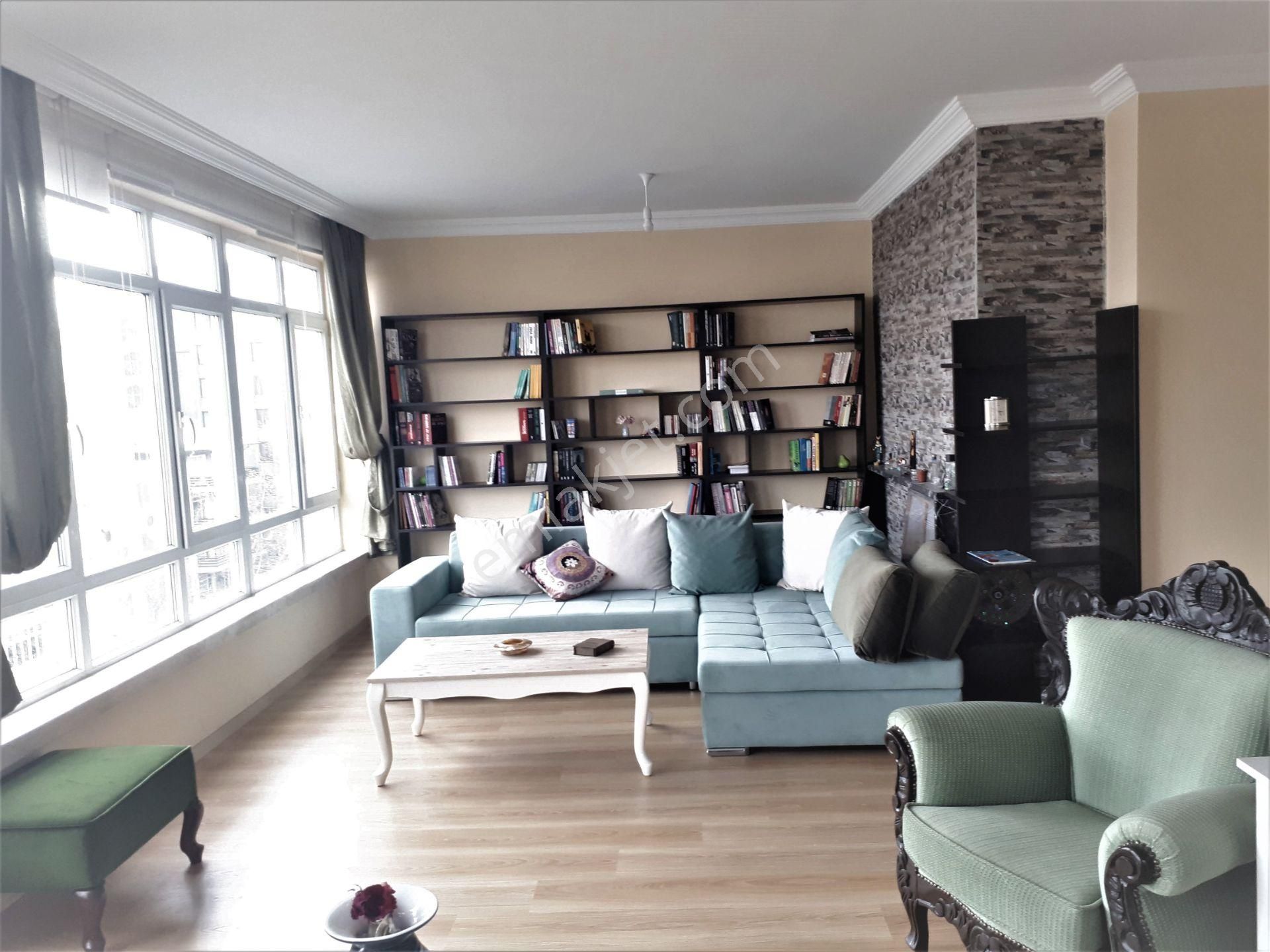 Mithatpaşa Caddesinde 130m2 3+1 Kombili Bakımlı Masrafsız Daire