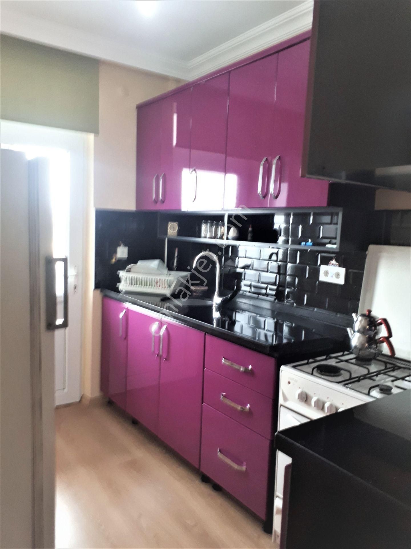 Mithatpaşa Caddesinde 130m2 3+1 Kombili Bakımlı Masrafsız Daire - Görsel 9