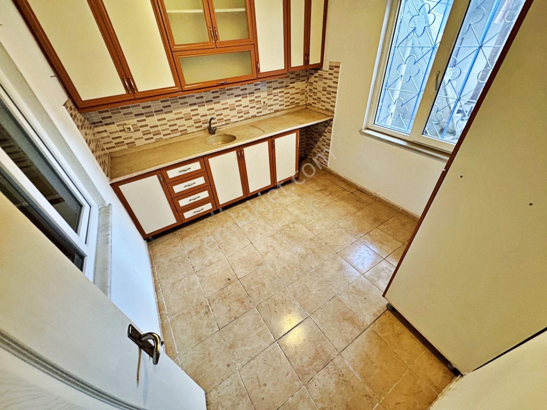 🌀tek Yetki Gültaş Emlaktan Edremitte Satılık 3+1 Geniş Bahçeli Köy Evi - Görsel 4