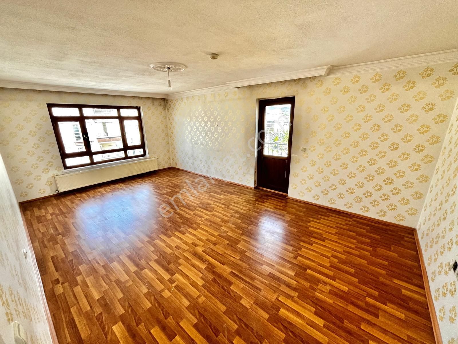 Karapürçek'te Külliye Yakınında Önü Açık 3+1 Çift Balkonlu Satılık Daire !! - Görsel 2