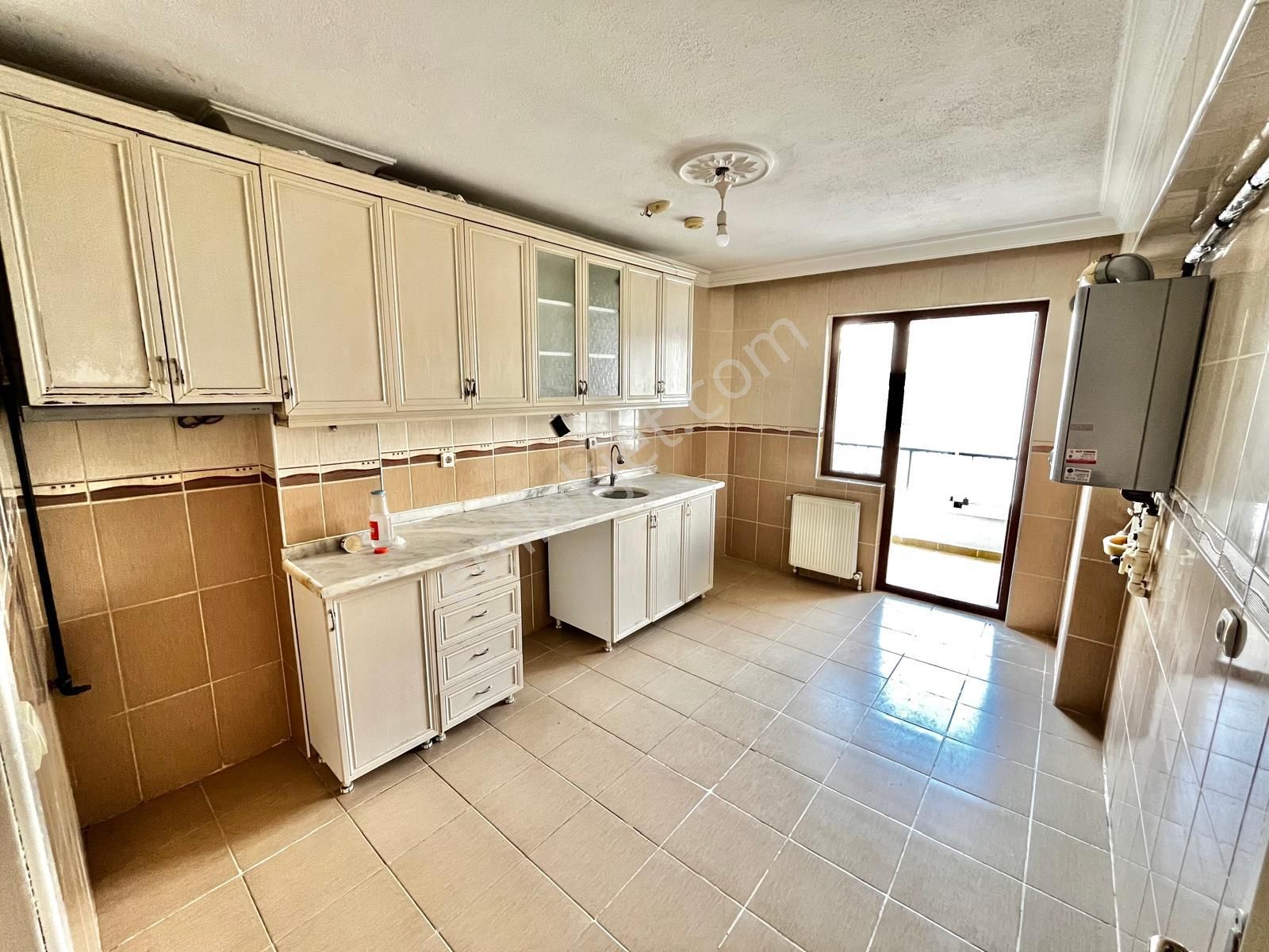 Karapürçek'te Külliye Yakınında Önü Açık 3+1 Çift Balkonlu Satılık Daire !! - Görsel 11