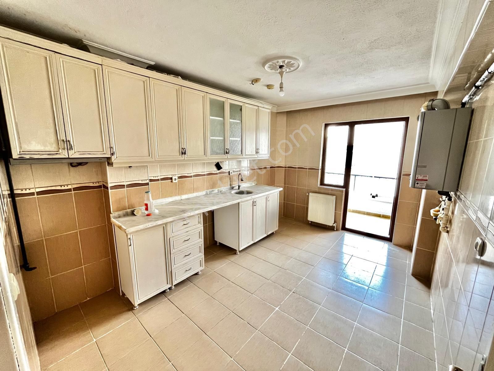 Karapürçek'te Külliye Yakınında Önü Açık 3+1 Çift Balkonlu Satılık Daire !! - Görsel 31