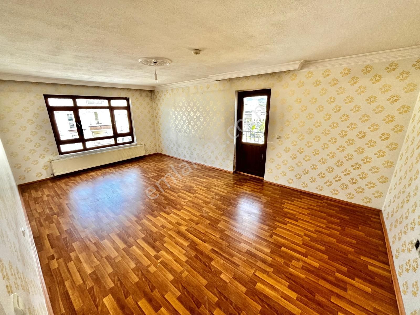 Karapürçek'te Külliye Yakınında Önü Açık 3+1 Çift Balkonlu Satılık Daire !! - Görsel 3