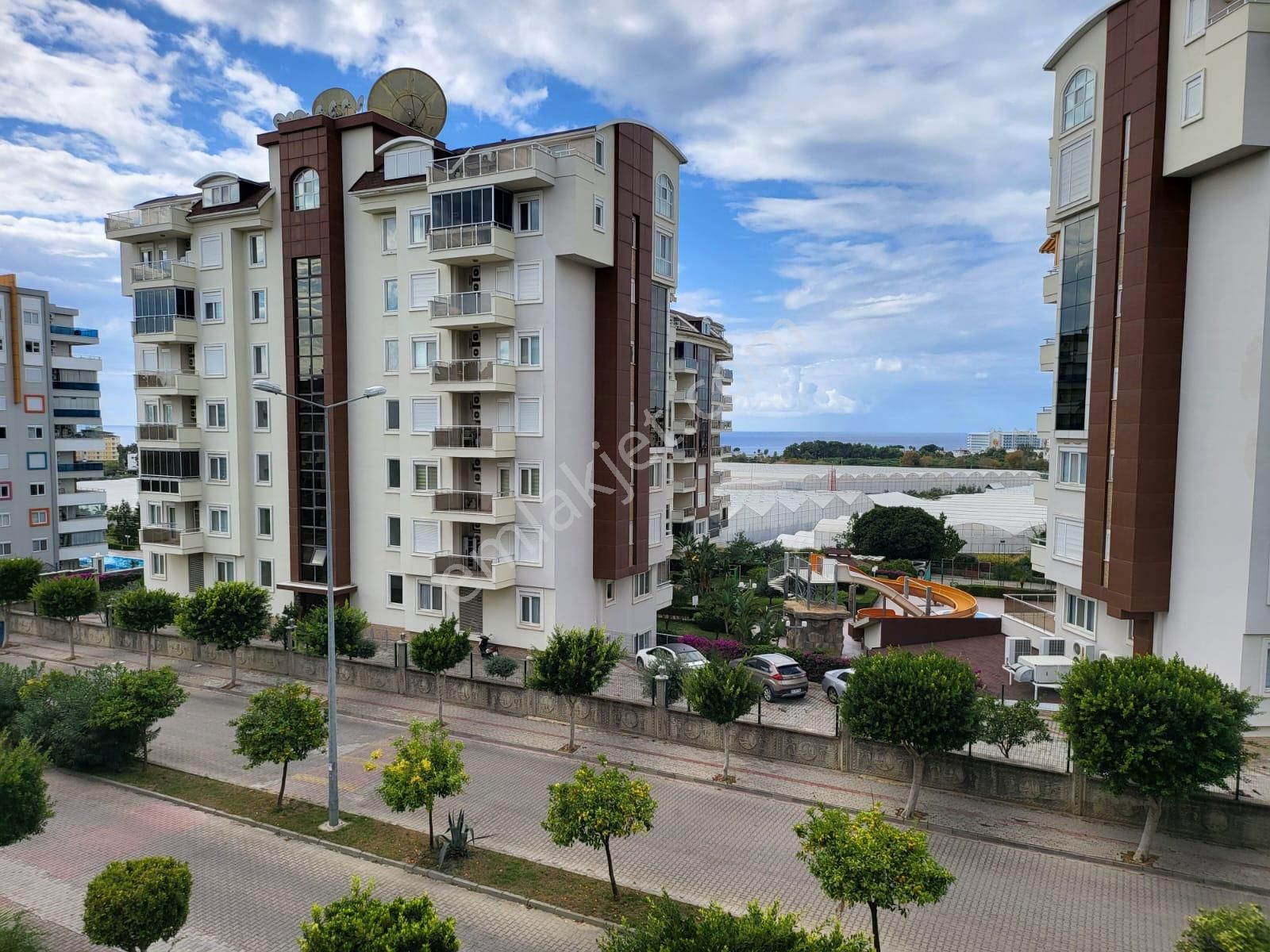 1+1 Eşyalı Satılık Daire Site İçinde Full Aktiviteli Avsallar Alanya - Görsel 19