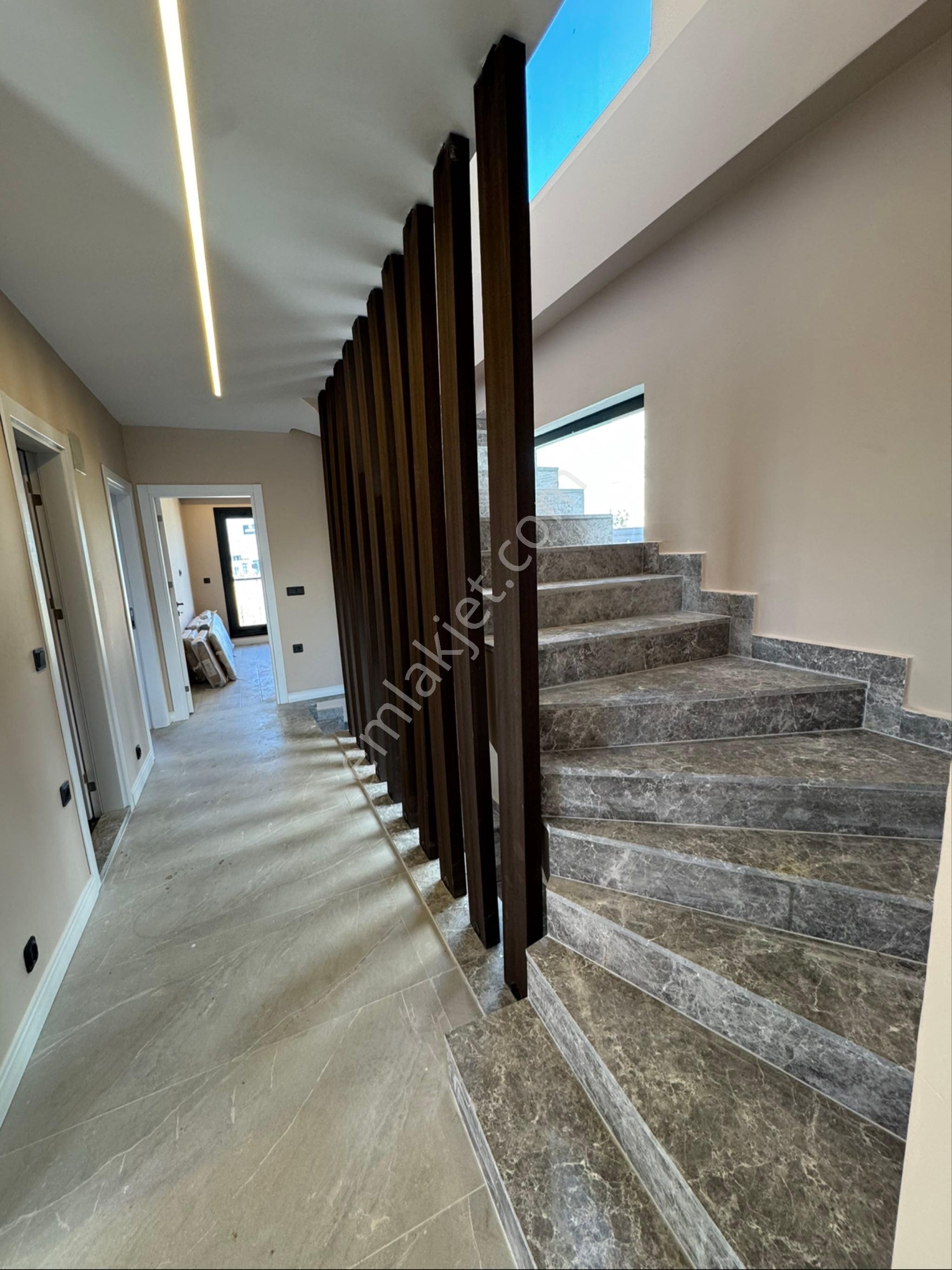 Kuşadası Karaovada 5+1 Özel Havuzlu Hamam Saunalı Ferah Villa - Görsel 12