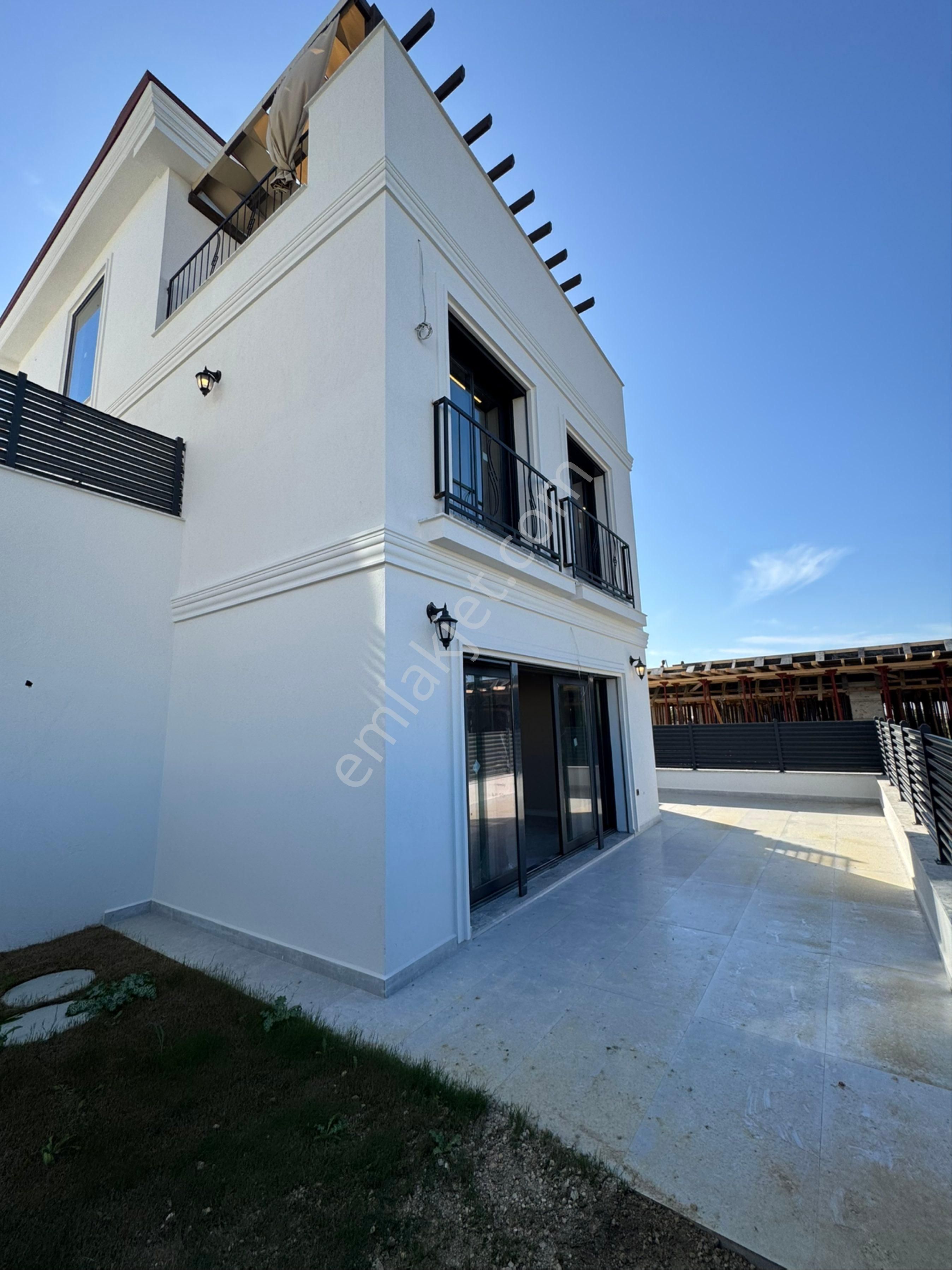 Kuşadası Karaovada 5+1 Özel Havuzlu Hamam Saunalı Ferah Villa - Görsel 27