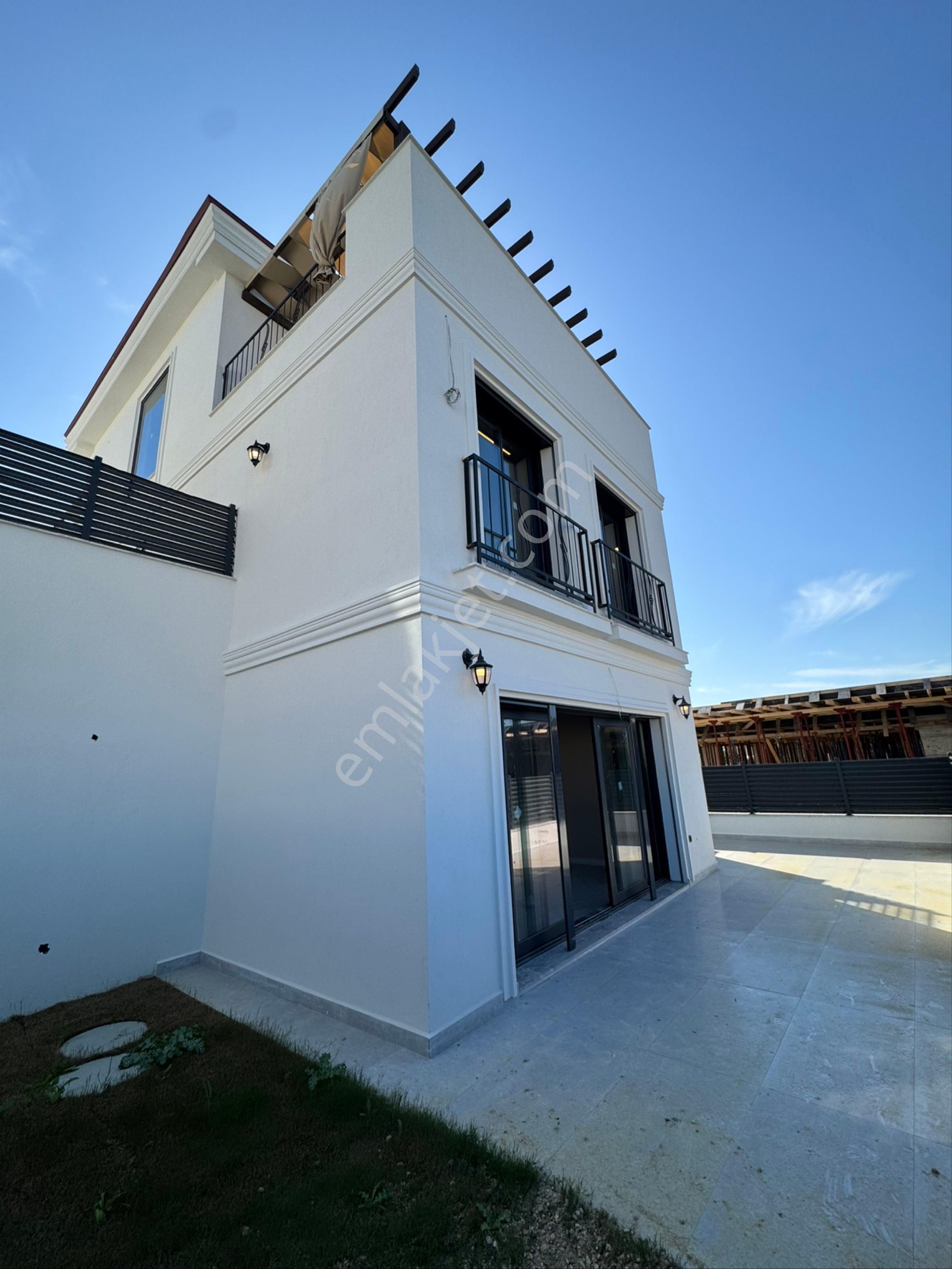 Kuşadası Karaovada 5+1 Özel Havuzlu Hamam Saunalı Ferah Villa - Görsel 28