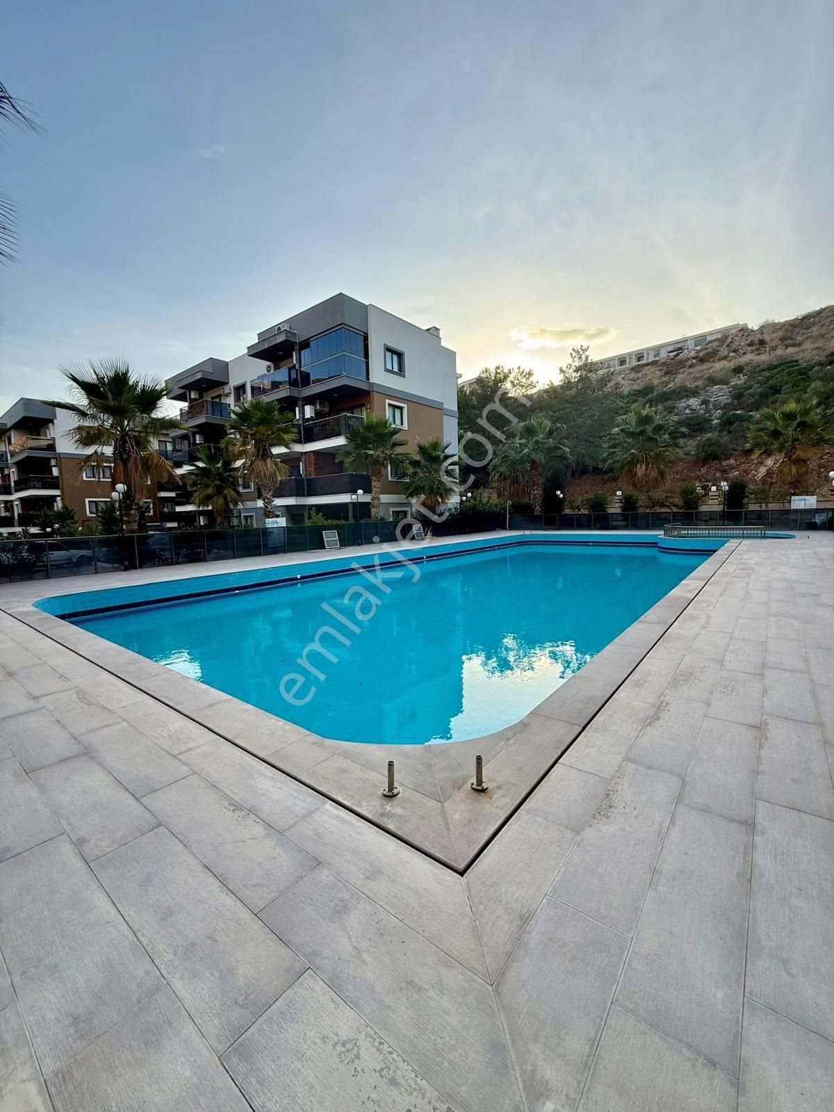 Değirmendere Mah Havuzlu Site 2.kat 2+1 90 M2 Yerden Isıtma Doğalgaz Aktif Görülmeye Değer Daire - Görsel 3