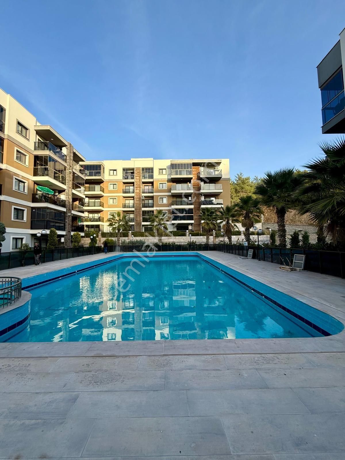 Değirmendere Mah Havuzlu Site 2.kat 2+1 90 M2 Yerden Isıtma Doğalgaz Aktif Görülmeye Değer Daire