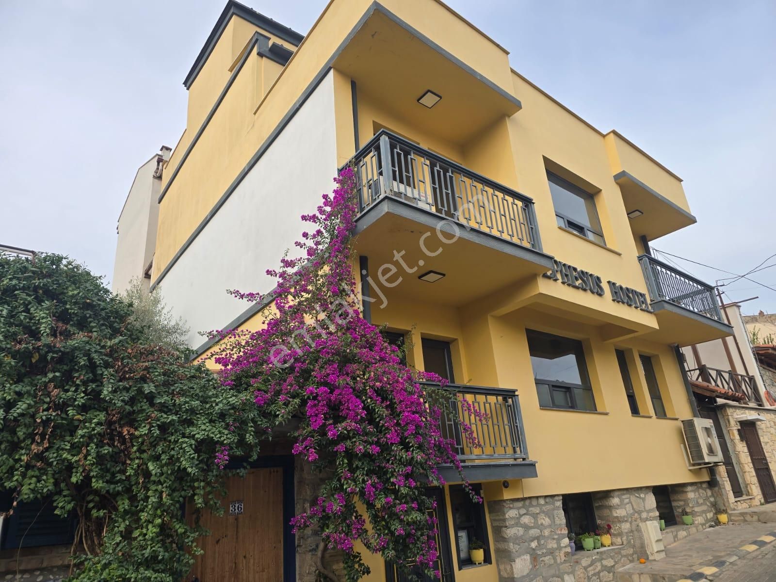 Selçuk Atatürk Mahallesınde Satılık Hostel Kullanımlı Bına