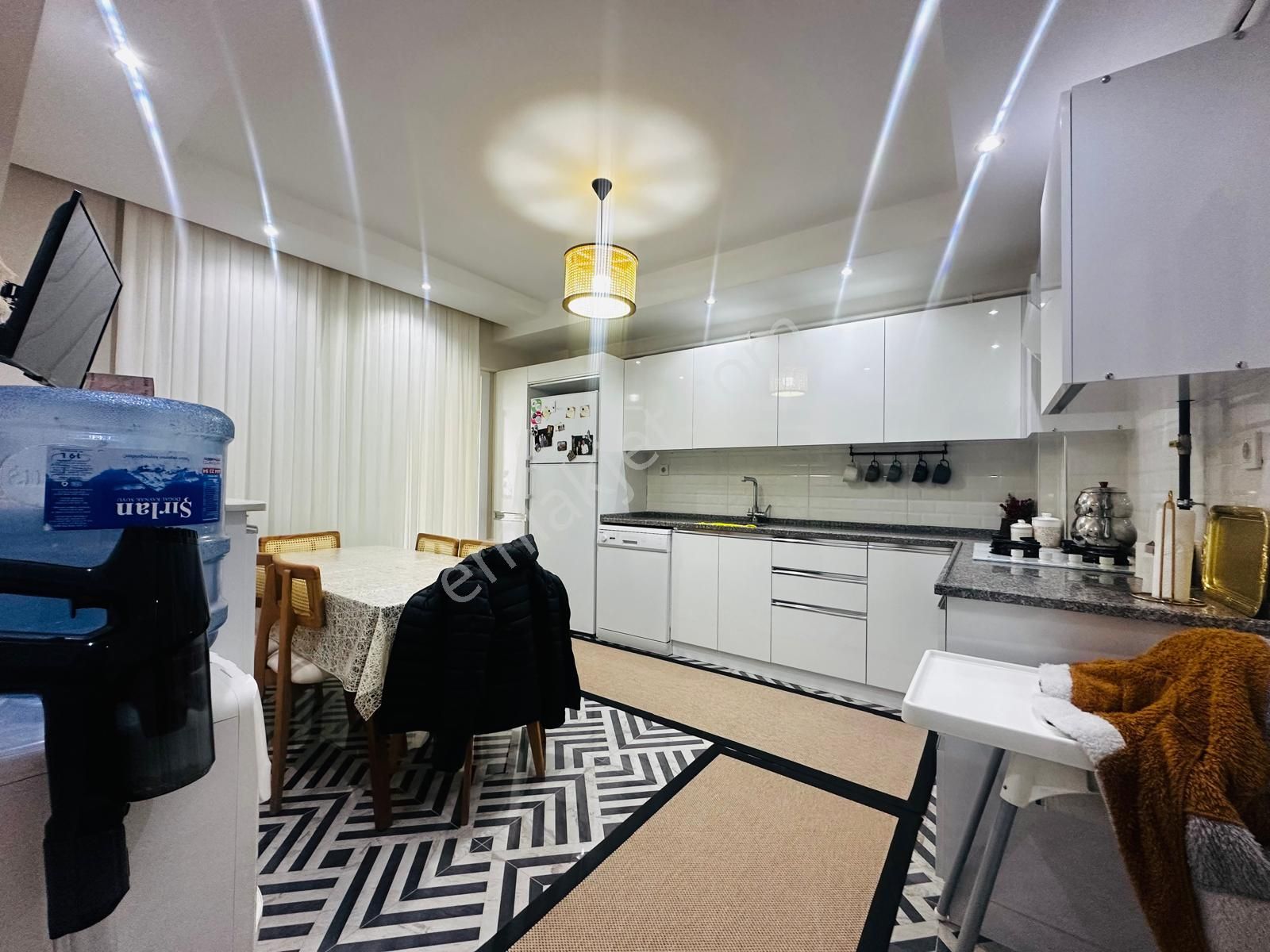 🏡 Göl-san Gayrimenkul’den 🏡 Yeşil Mah. Site İçerisinde 3+1 Köşe Dairee!!