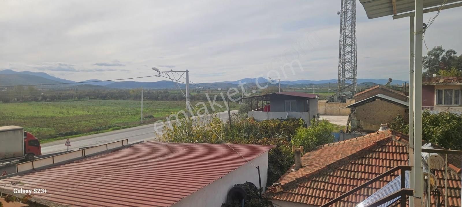 Tiretorbalı Yoluna Cephe 251m² 4+1 Ev + 4 Dükkan + Depo + Garaj - Görsel 10