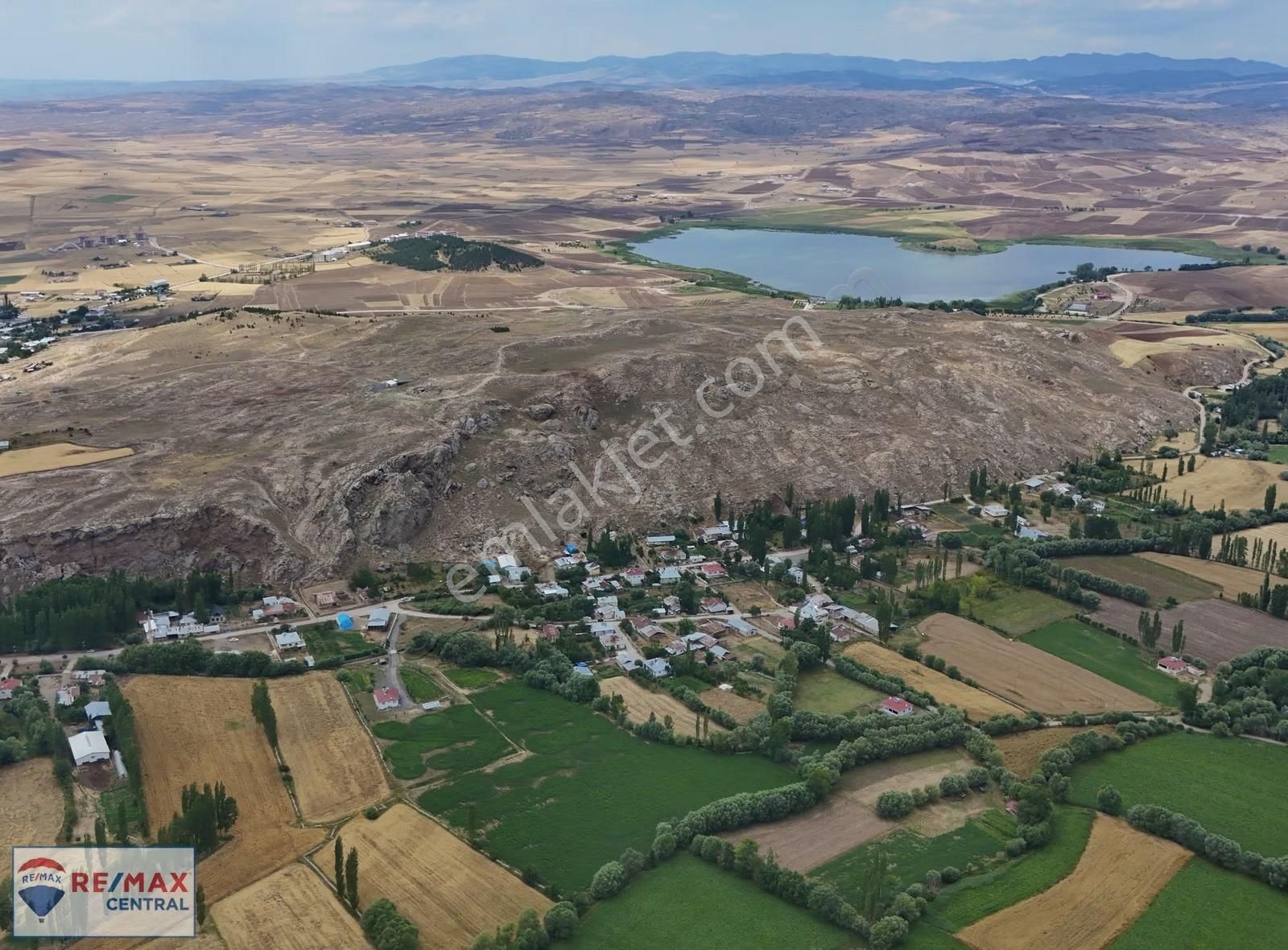 Re/max Central'dan Hafik'de İyi Konumda Satılık Villa Parseli - Görsel 11