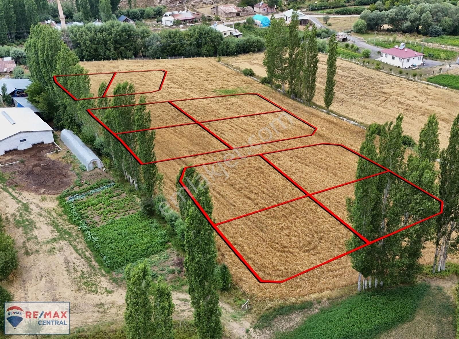 Re/max Central'dan Hafik'de İyi Konumda Satılık Villa Parseli - Görsel 10