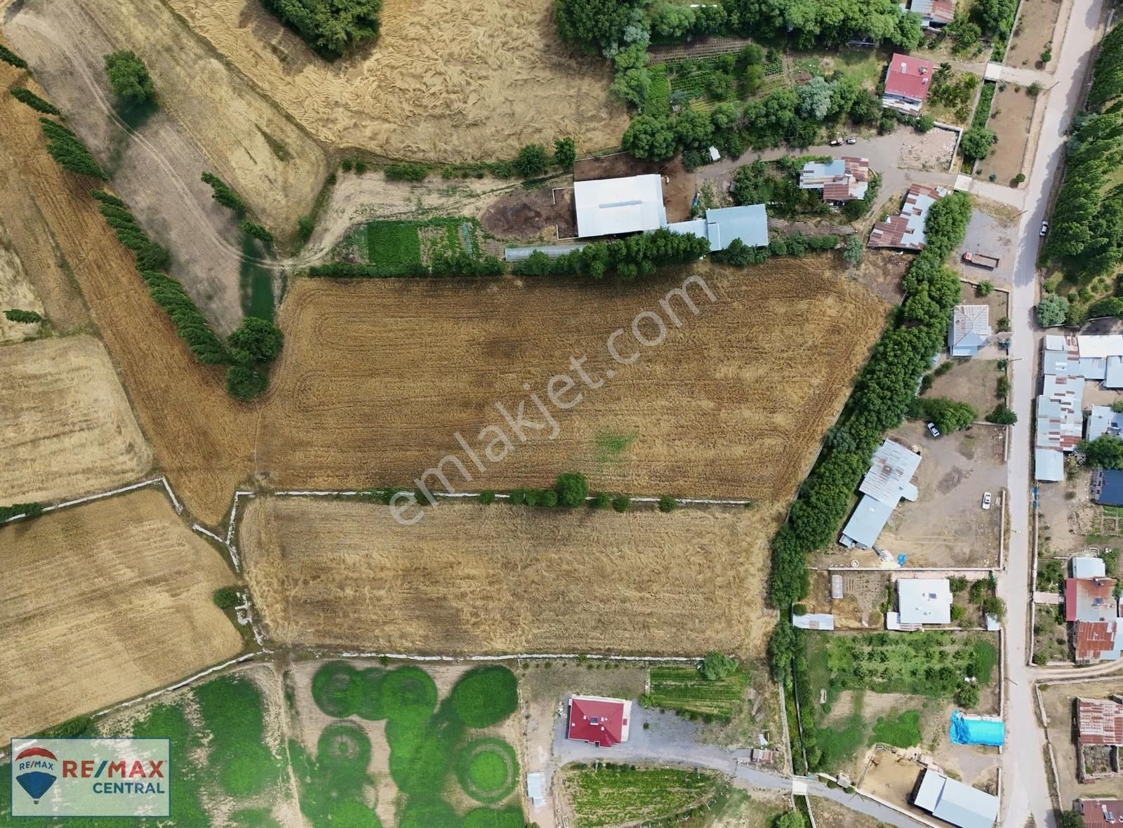 Re/max Central'dan Hafik'de İyi Konumda Satılık Villa Parseli - Görsel 15