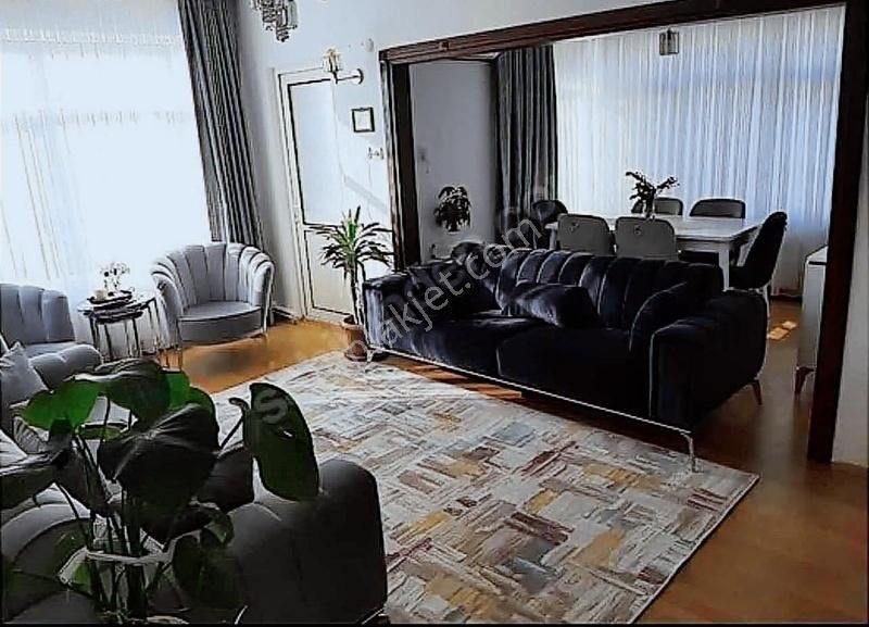 Andaç Emlak' Tan Süper Konumda 2+1 Net 95m² 3.kat Daire !