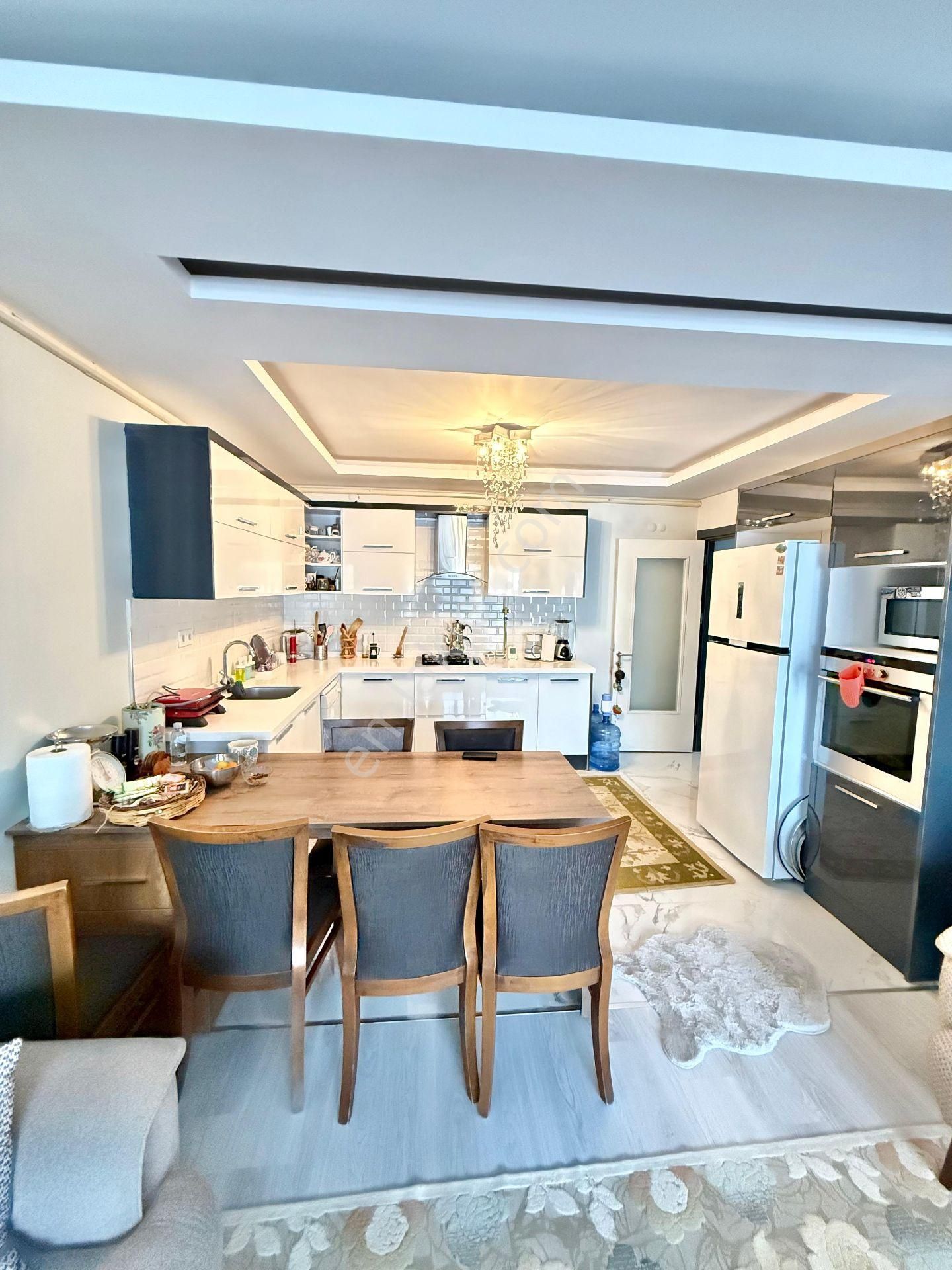 Değirmendere Mah. Havuzlu Elit Güvenlikli Sitede Satılık 2+1 100m2daire