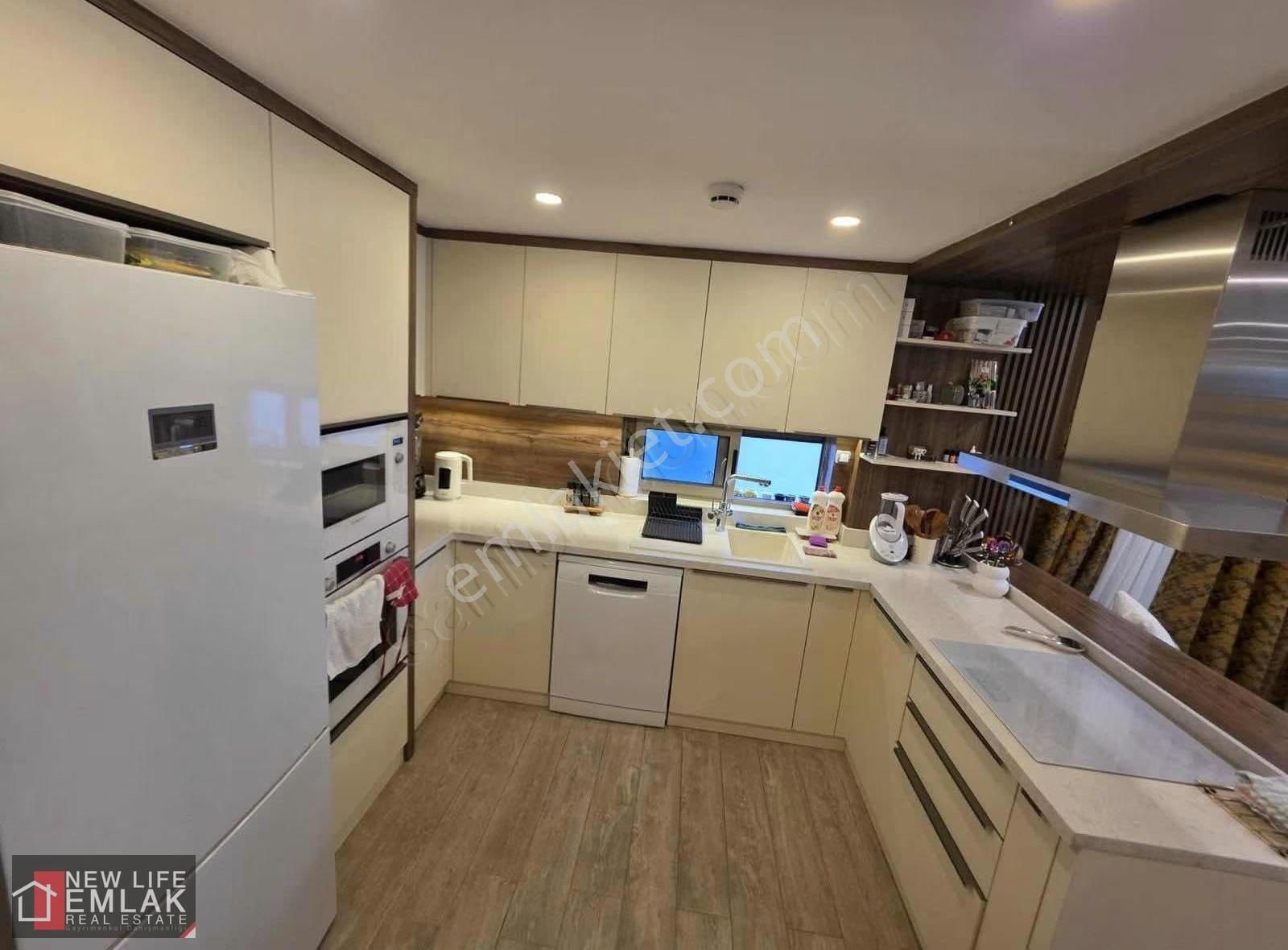 Kuşadası Merkezde 3+1 Bahçeli Satılık Daire - Görsel 11