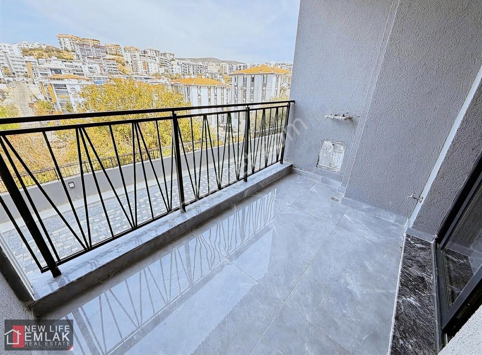 Kuşadası Egemahallesınde Havuzlu Elit Sitede Satılık Daireler - Görsel 17