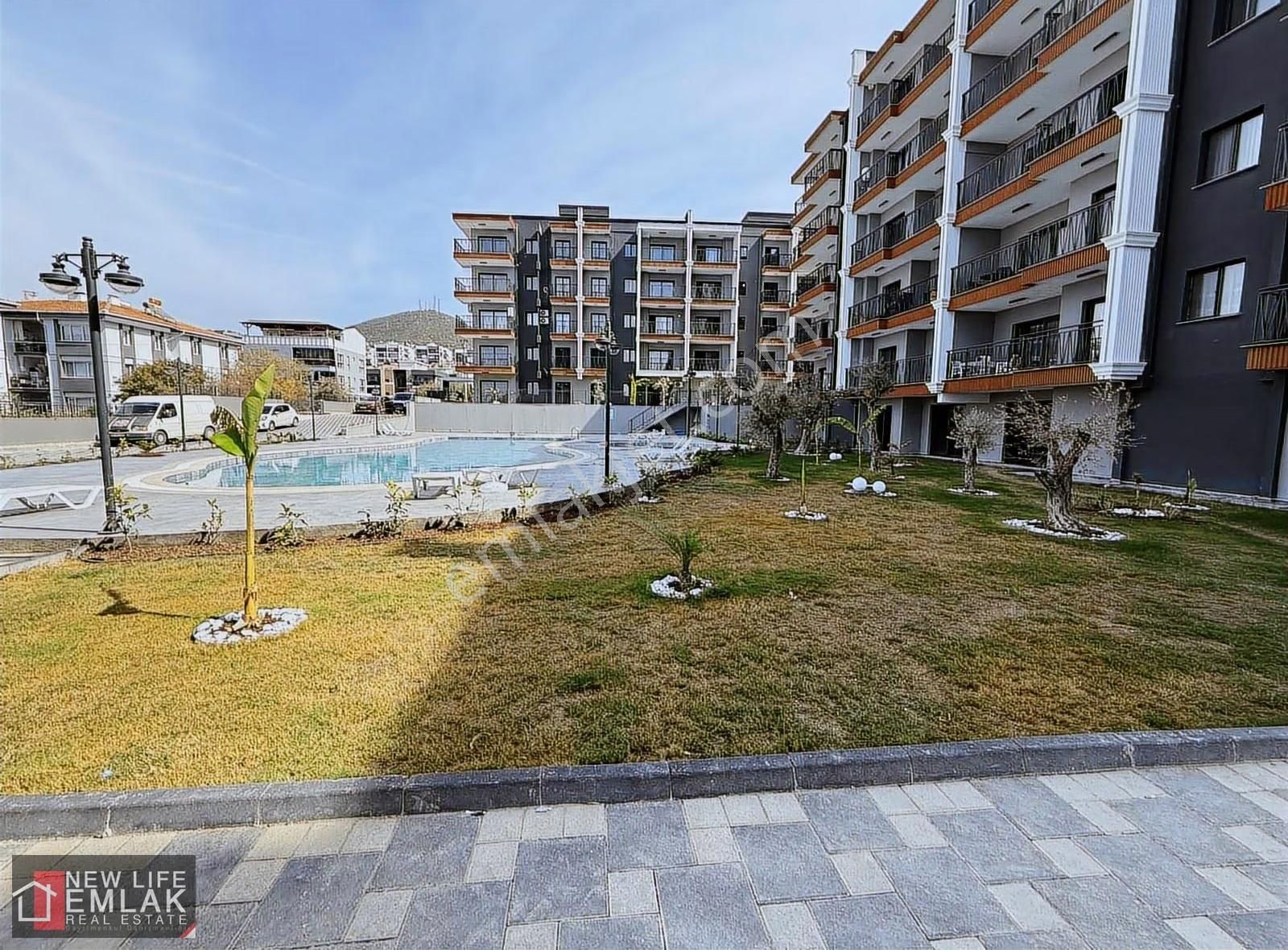 Kuşadası Egemahallesınde Havuzlu Elit Sitede Satılık Daireler - Görsel 2