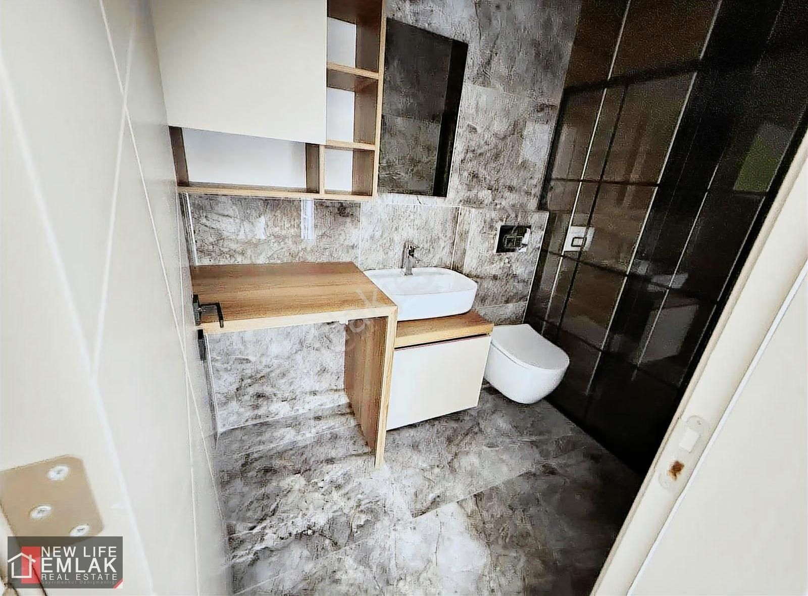 Kuşadası Egemahallesınde Havuzlu Elit Sitede Satılık Daireler - Görsel 16