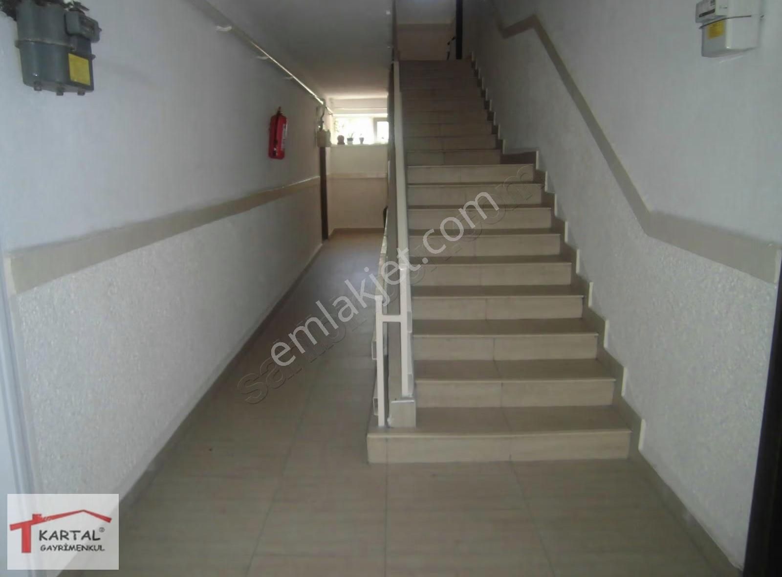 Kartal'dan Ağaç İş 20 De Metroya Yakın Ara Kat Mantolamalı - Görsel 3