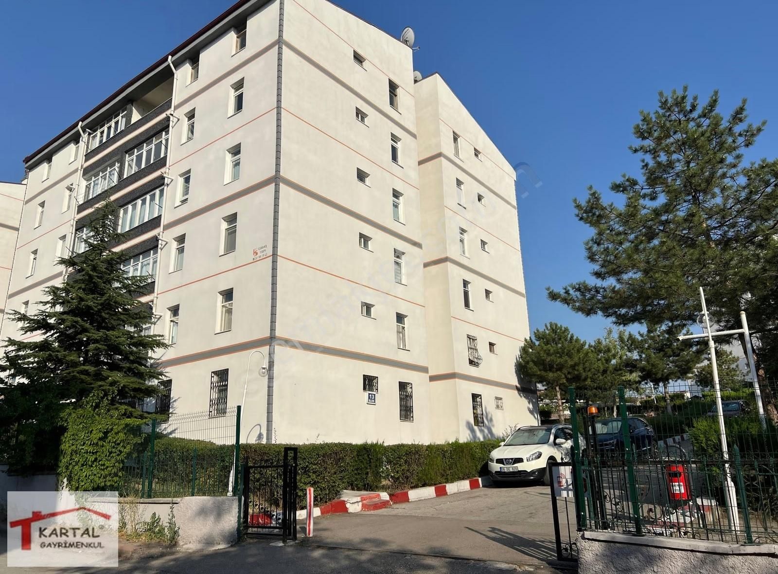 Kartal'dan Ağaç İş 20 De Metroya Yakın Ara Kat Mantolamalı